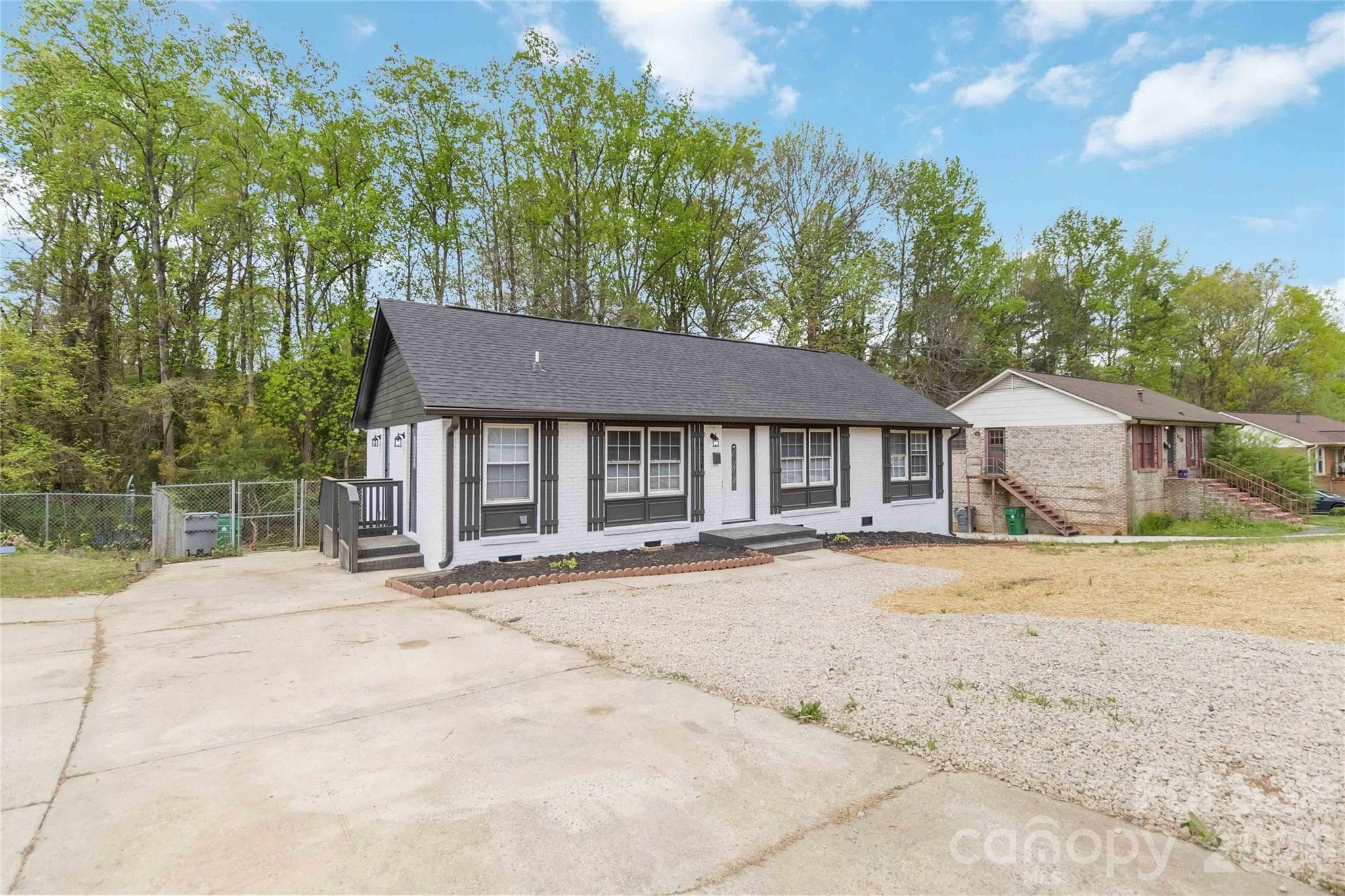 Single Family Residence at 6726 Barrington Drive, Charlotte, photo 2 of 19