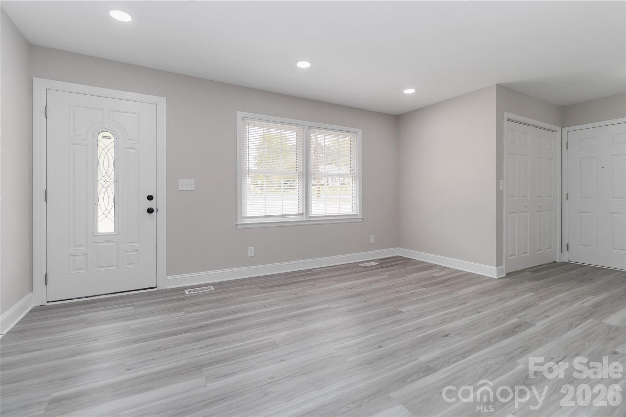 Single Family Residence at 6726 Barrington Drive, Charlotte, photo 4 of 19