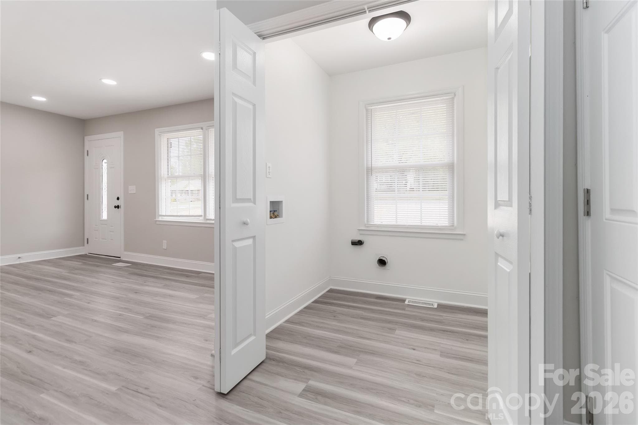 Single Family Residence at 6726 Barrington Drive, Charlotte, photo 10 of 19