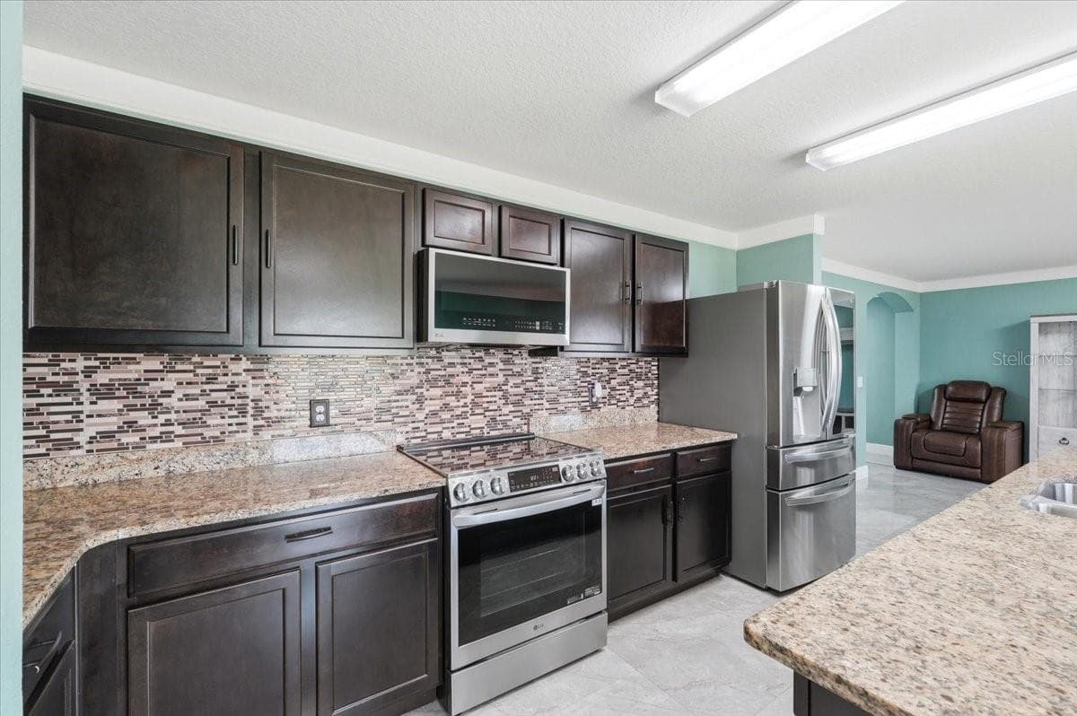 Single Family Residence at 6431 COMO PL, LAKELAND, photo 12 of 39