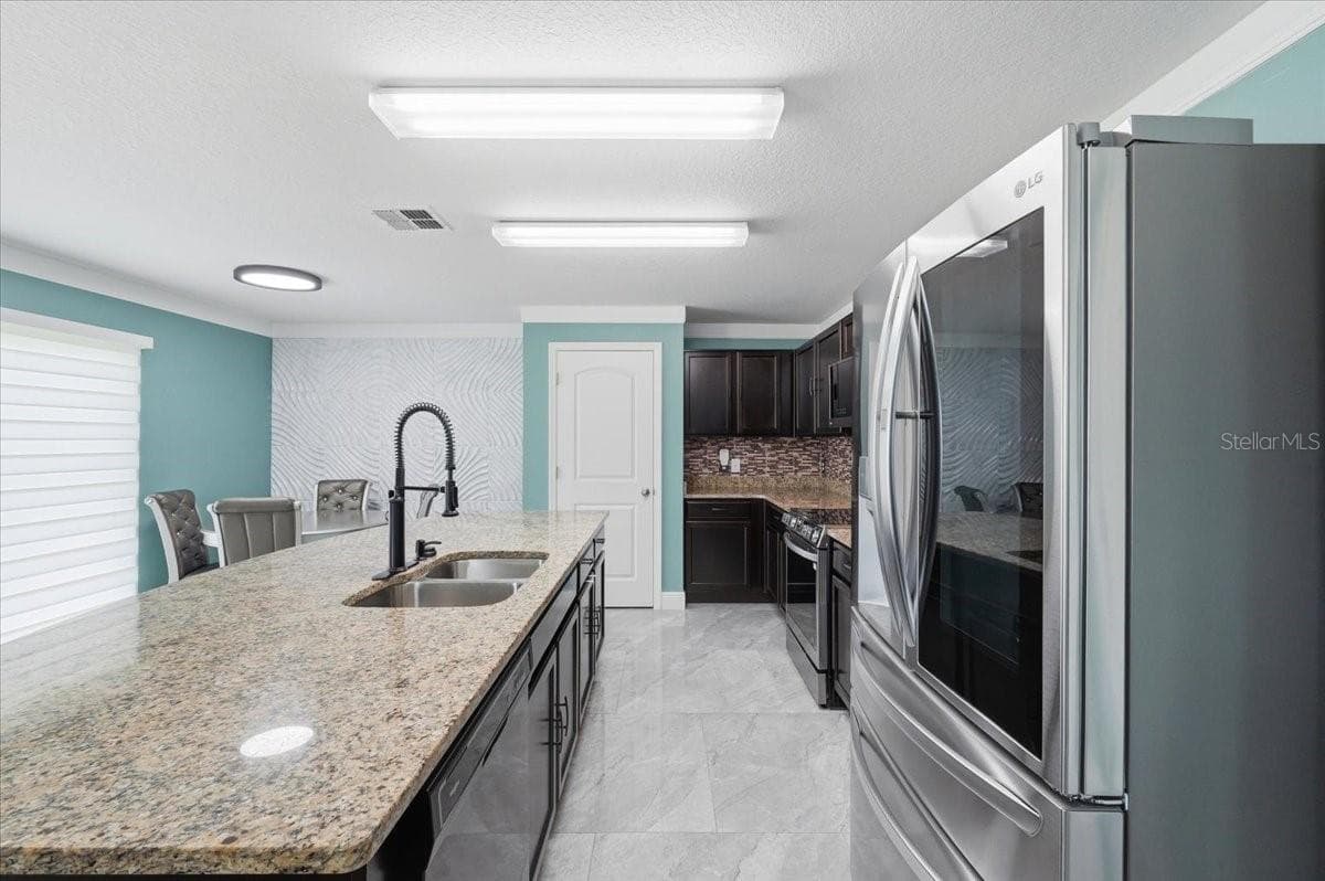 Single Family Residence at 6431 COMO PL, LAKELAND, photo 13 of 39
