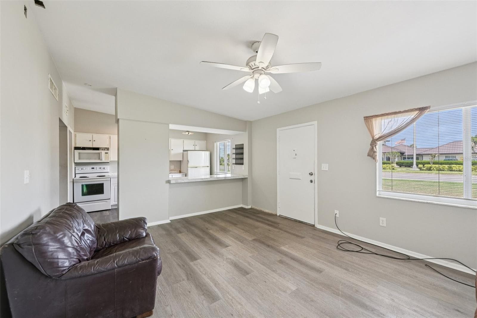 Townhouse at 1010 N PEBBLE BEACH BLVD, SUN CITY CENTER, photo 5 of 44