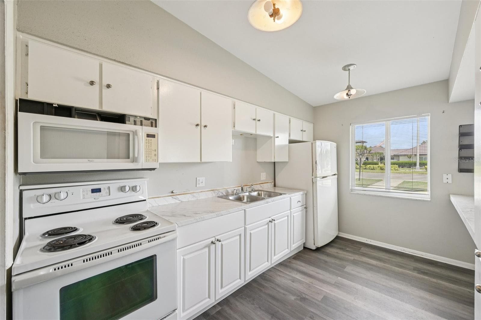 Townhouse at 1010 N PEBBLE BEACH BLVD, SUN CITY CENTER, photo 10 of 44