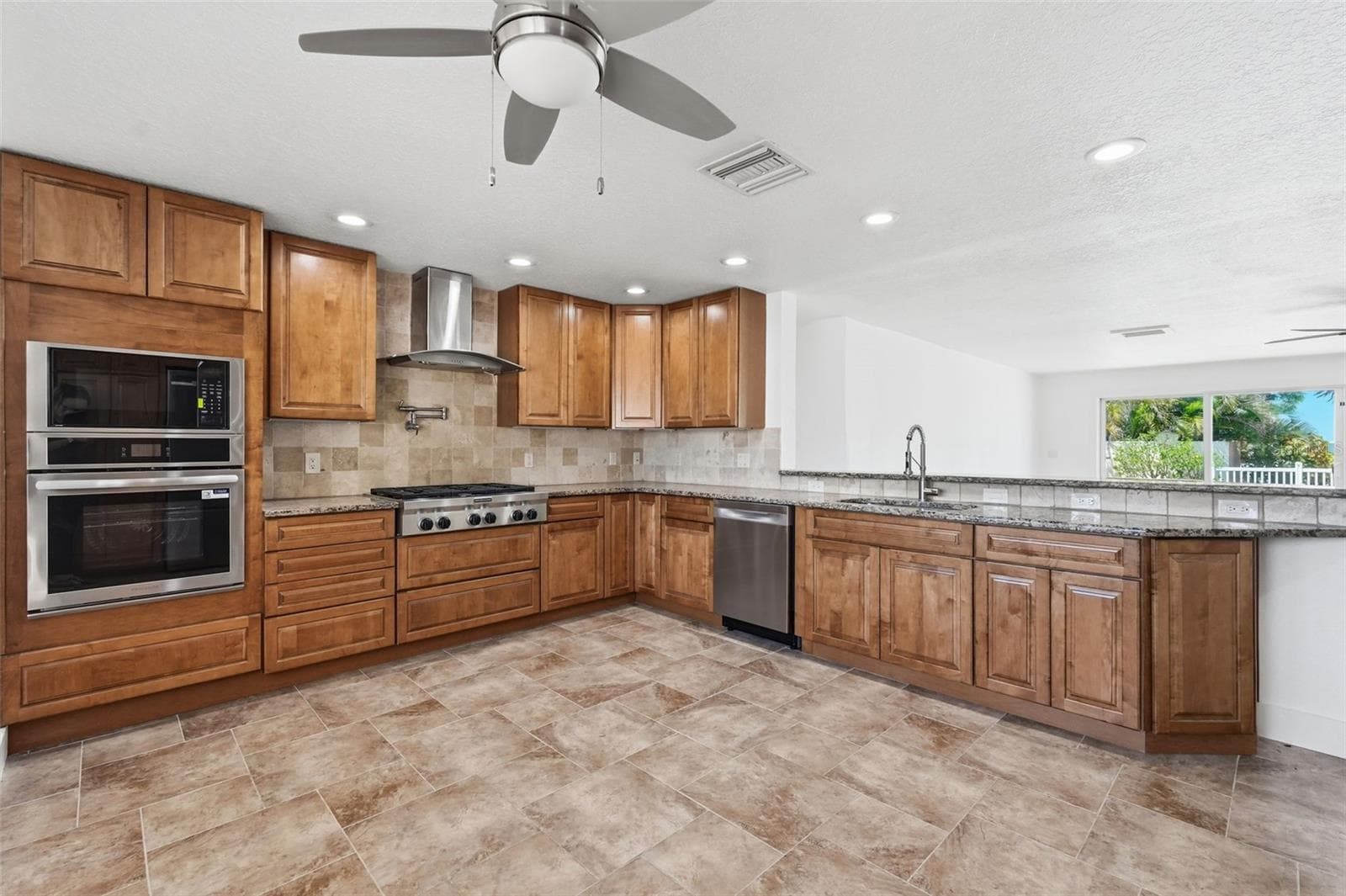 Kitchen - 711 64TH AVE, ST PETE BEACH