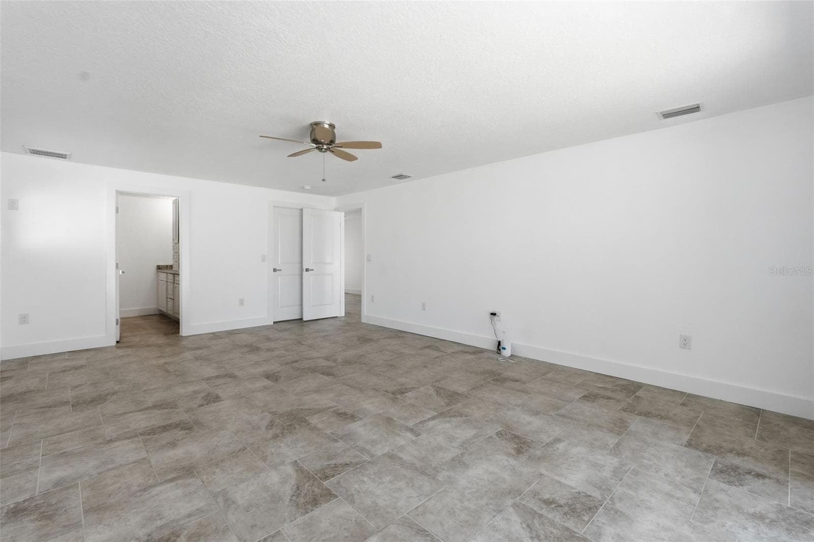 Master Bedroom with Large Walk-In Closet - 711 64TH AVE, ST PETE BEACH