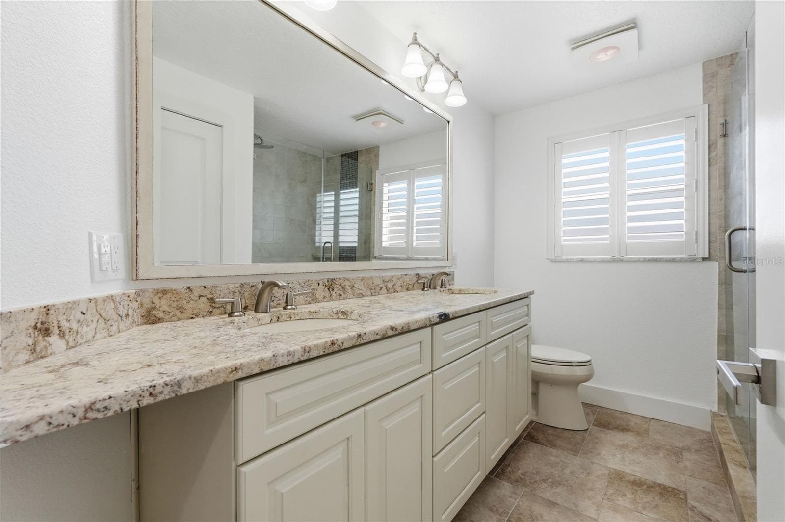 Hallway Bathroom - 711 64TH AVE, ST PETE BEACH