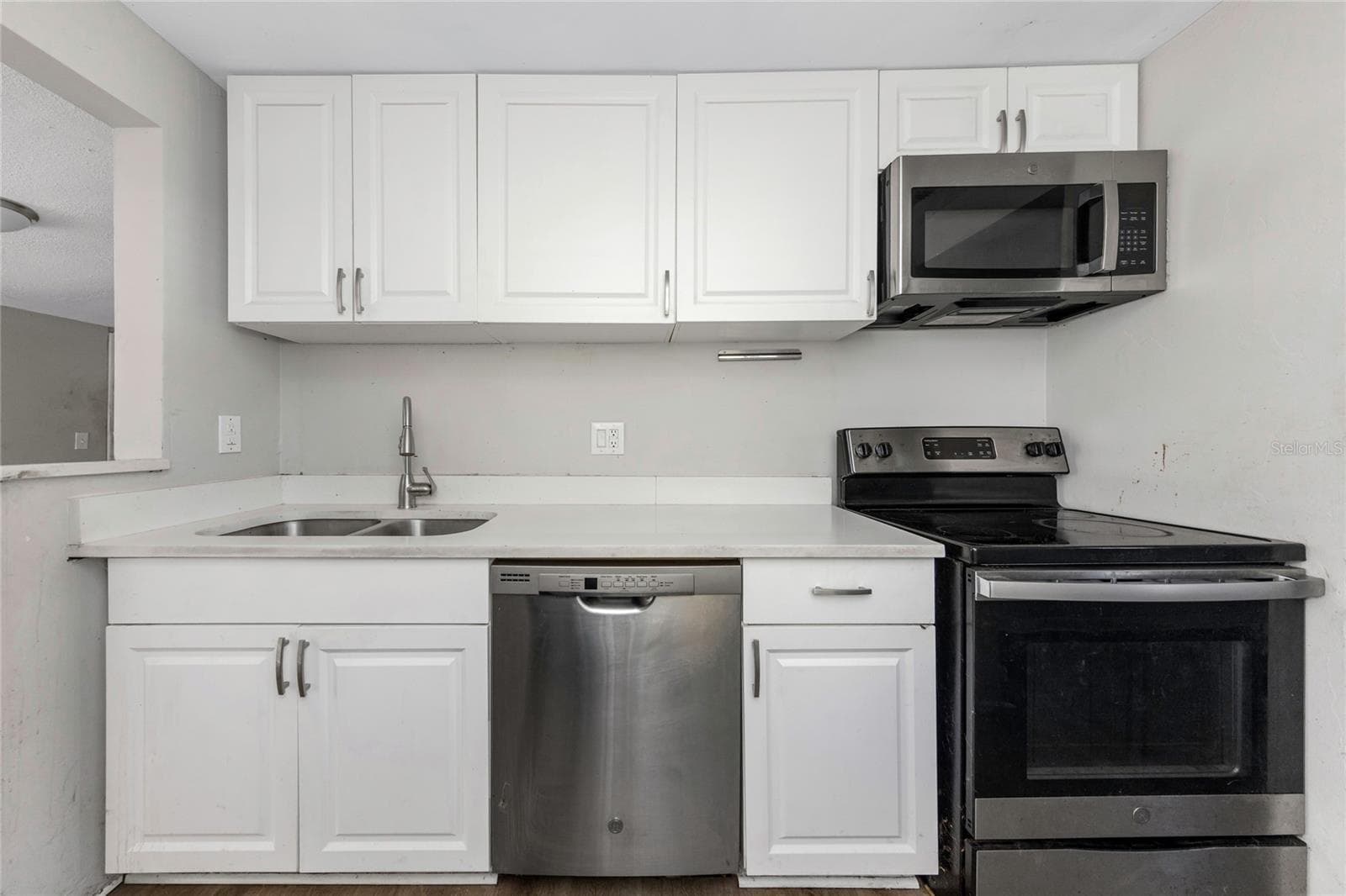 Kitchen - Right View - 4139 26TH ST N, ST PETERSBURG