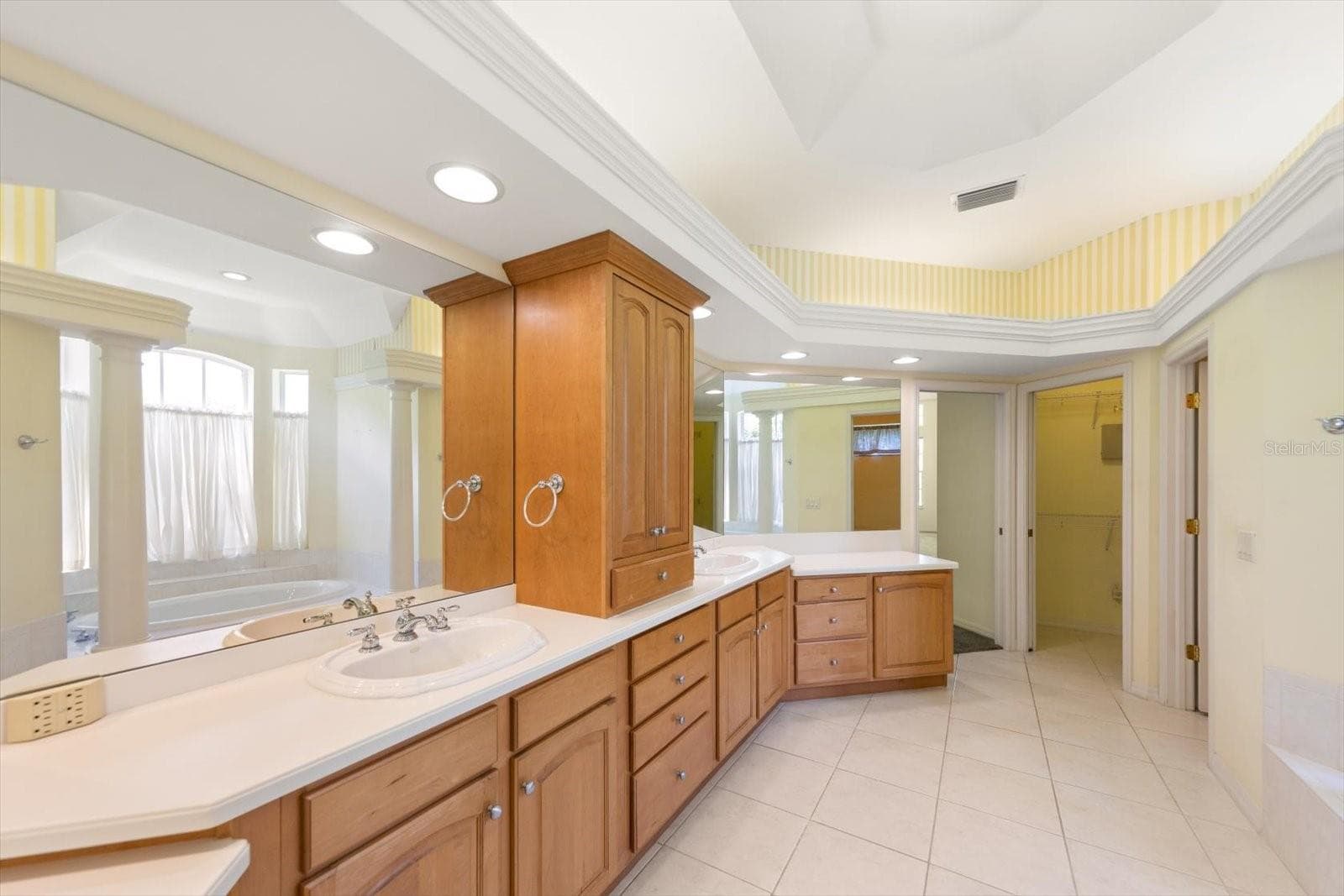 Single Family Residence at 280 BELLEVIEW BLVD, BELLEAIR, photo 19 of 35