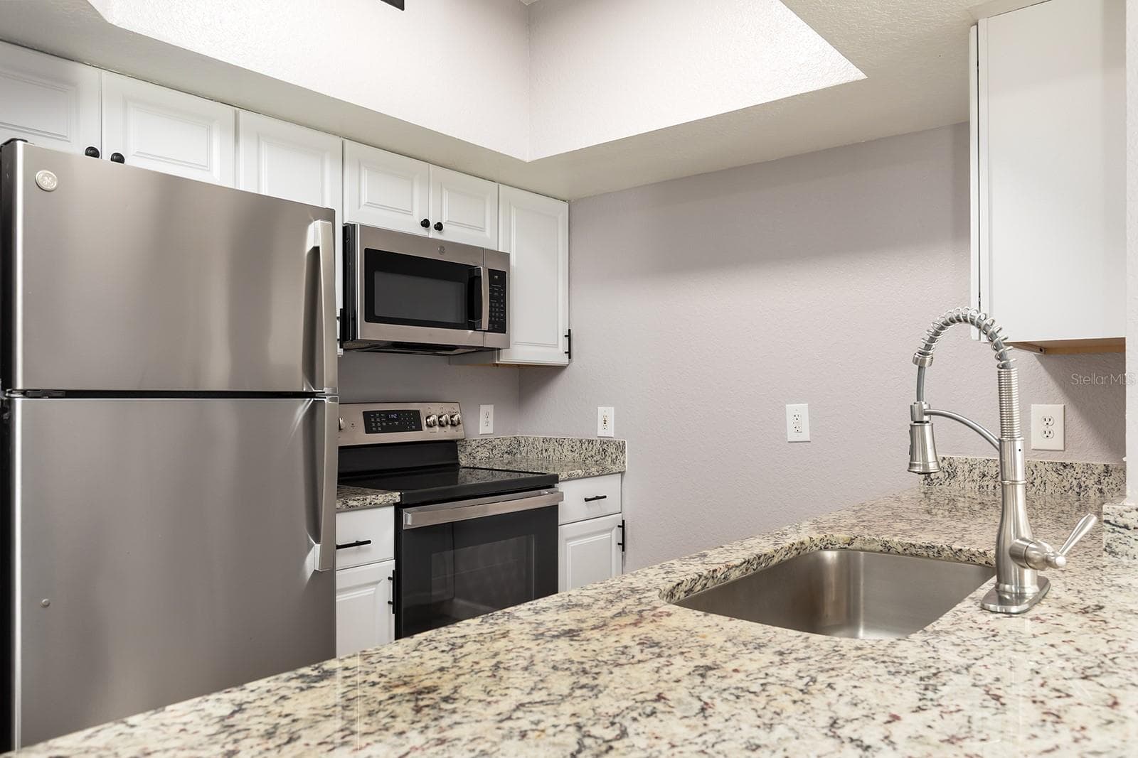 Kitchen - 13015 PLANTATION PARK CIR #1027, ORLANDO