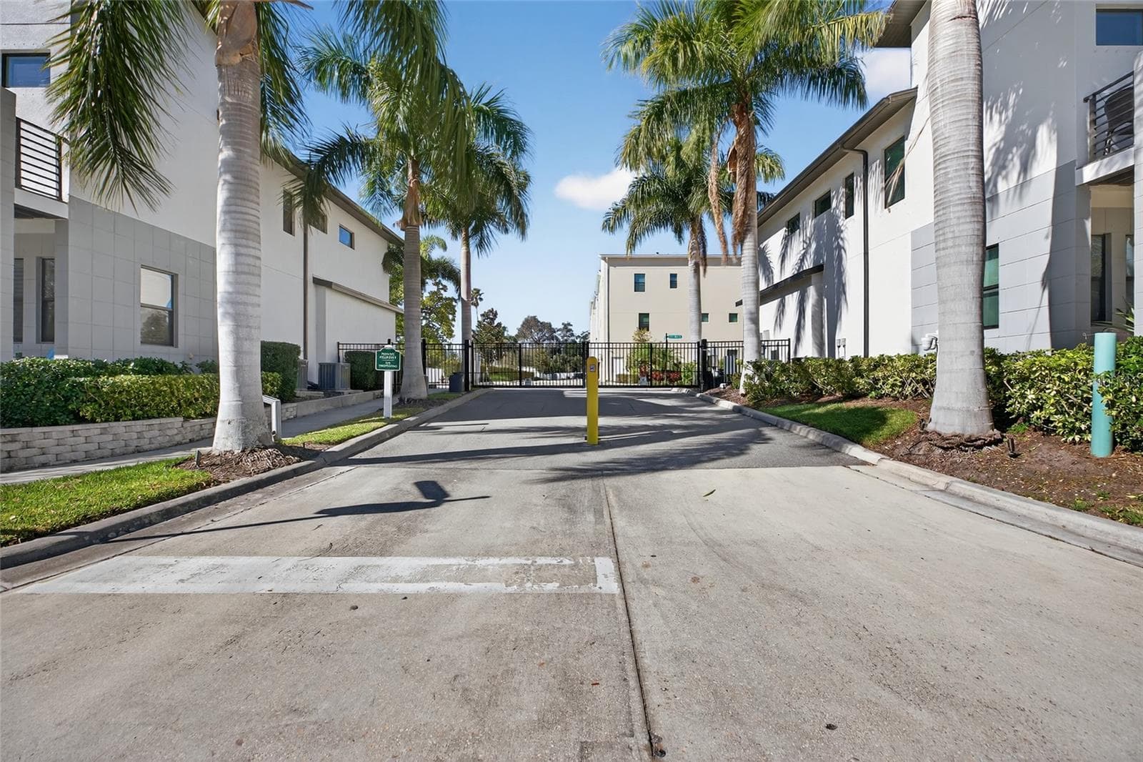 Townhouse at 2526 13TH AVE N, ST PETERSBURG, photo 63 of 65