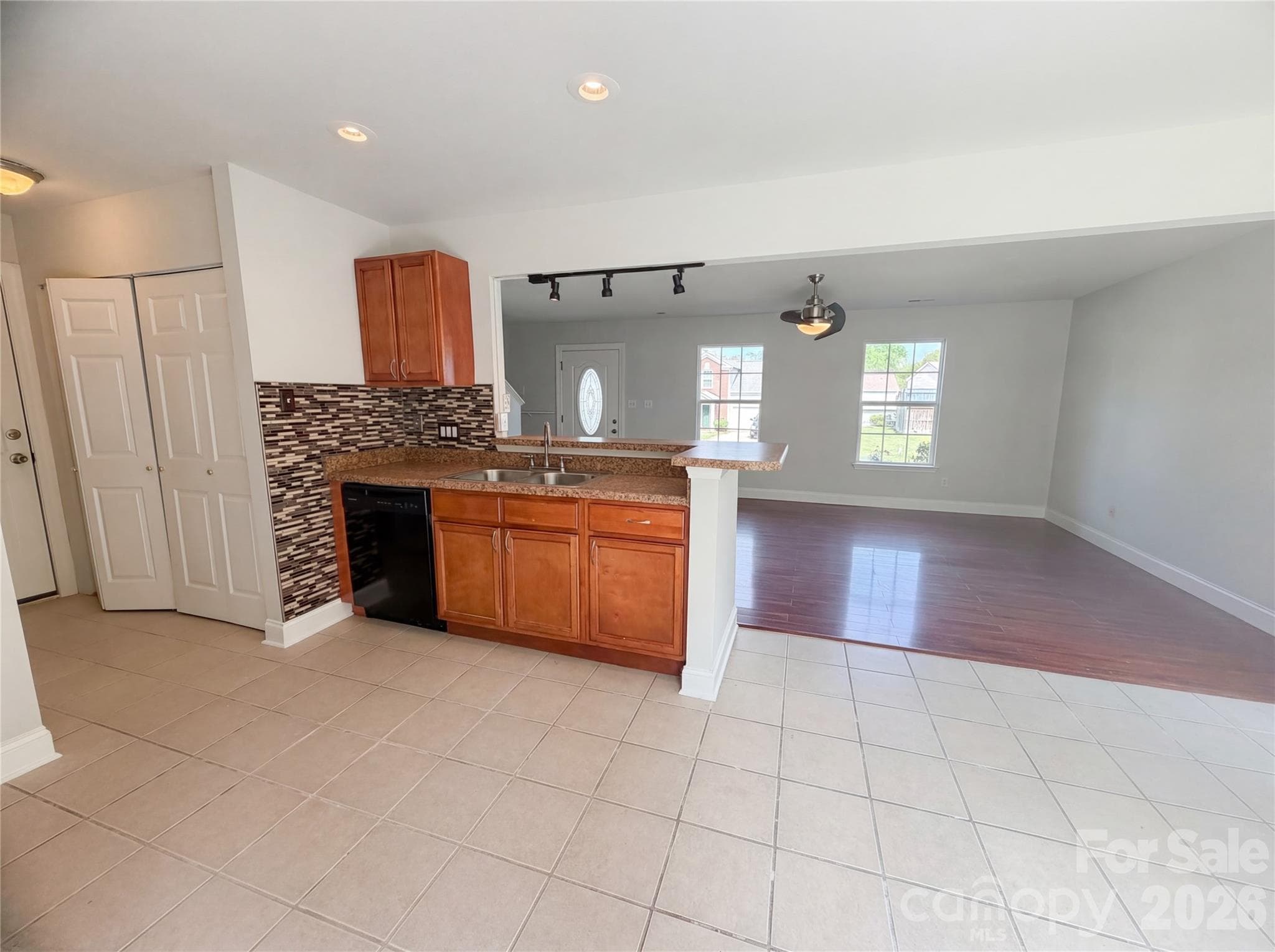 Single Family Residence at 11319 Red Finch Lane, Charlotte, photo 5 of 16