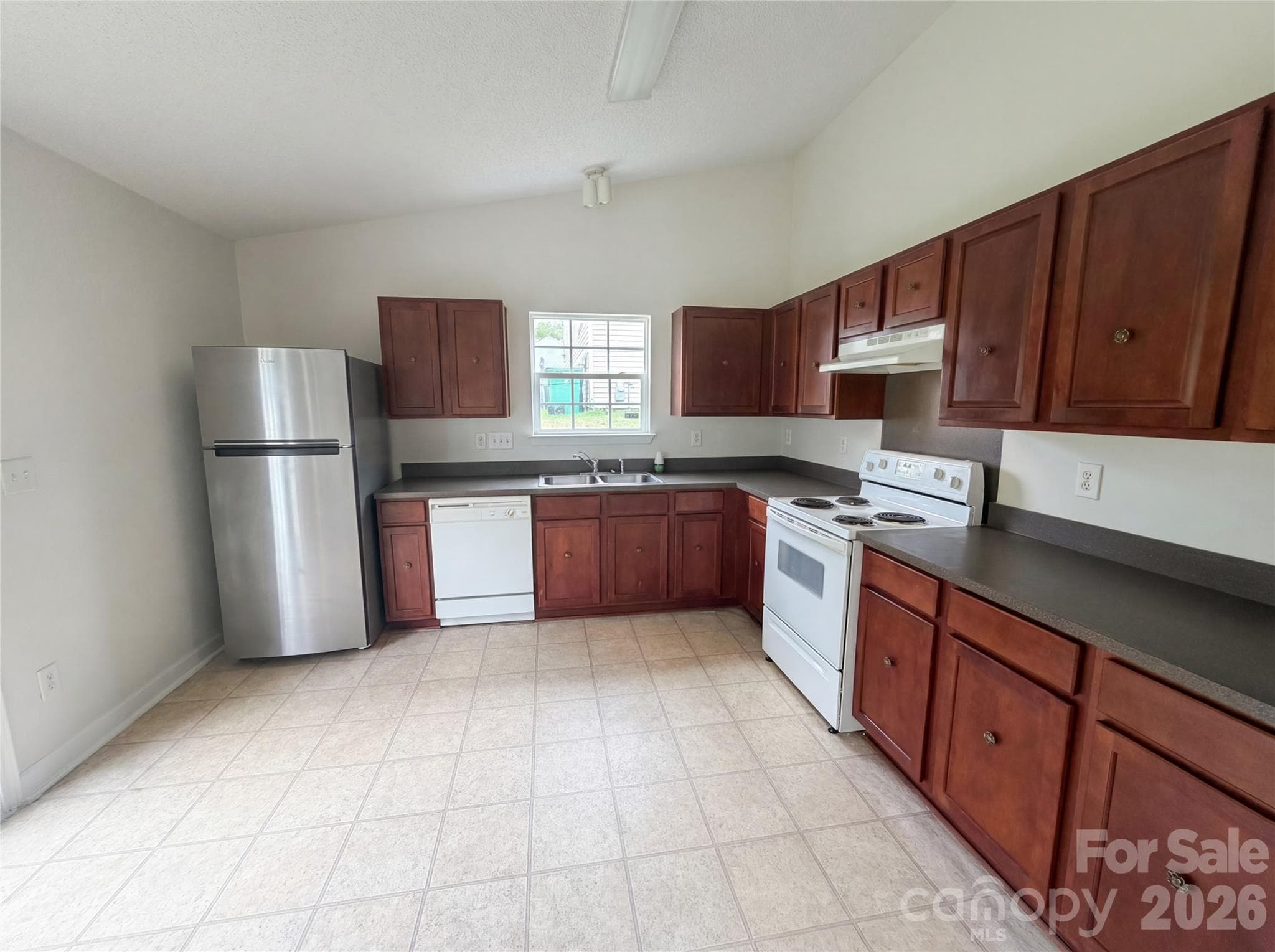 Single Family Residence at 6620 Iron Brigade Lane, Charlotte, photo 2 of 16