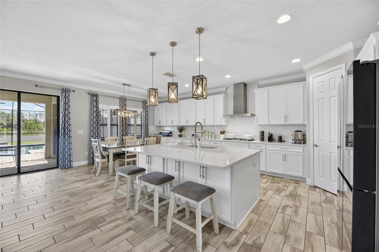 Single Family Residence at 12444 HORSESHOE BEND DR, LITHIA, photo 10 of 89