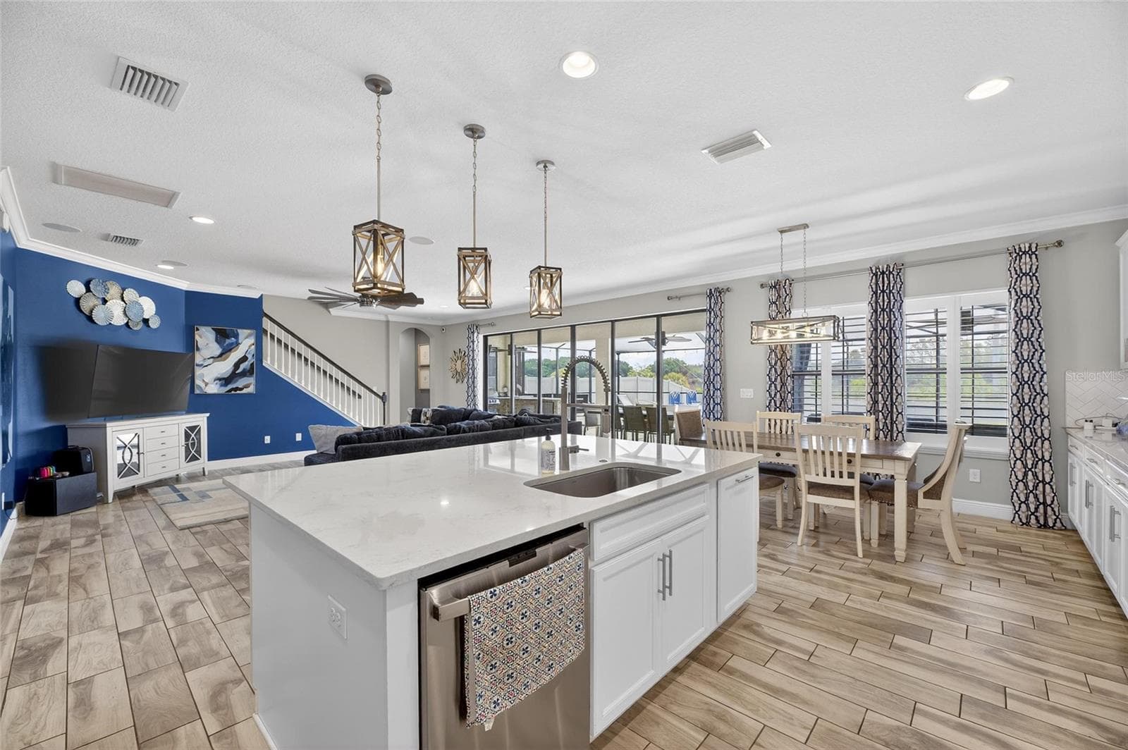 Single Family Residence at 12444 HORSESHOE BEND DR, LITHIA, photo 16 of 89
