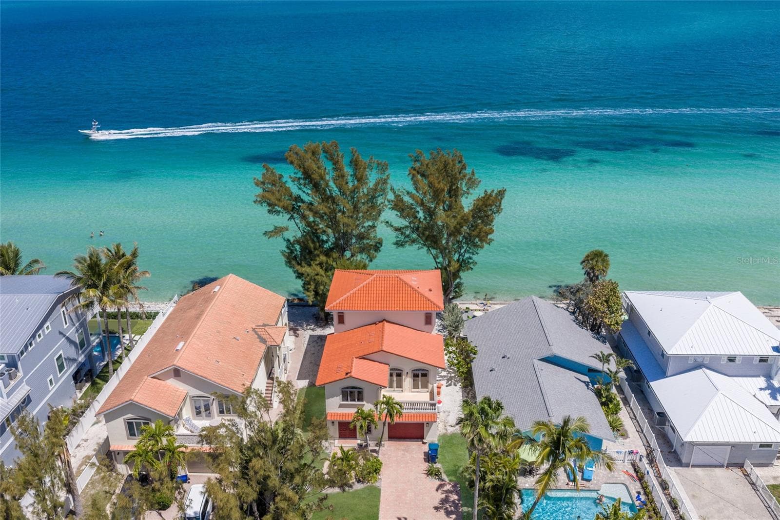 889 N SHORE DR