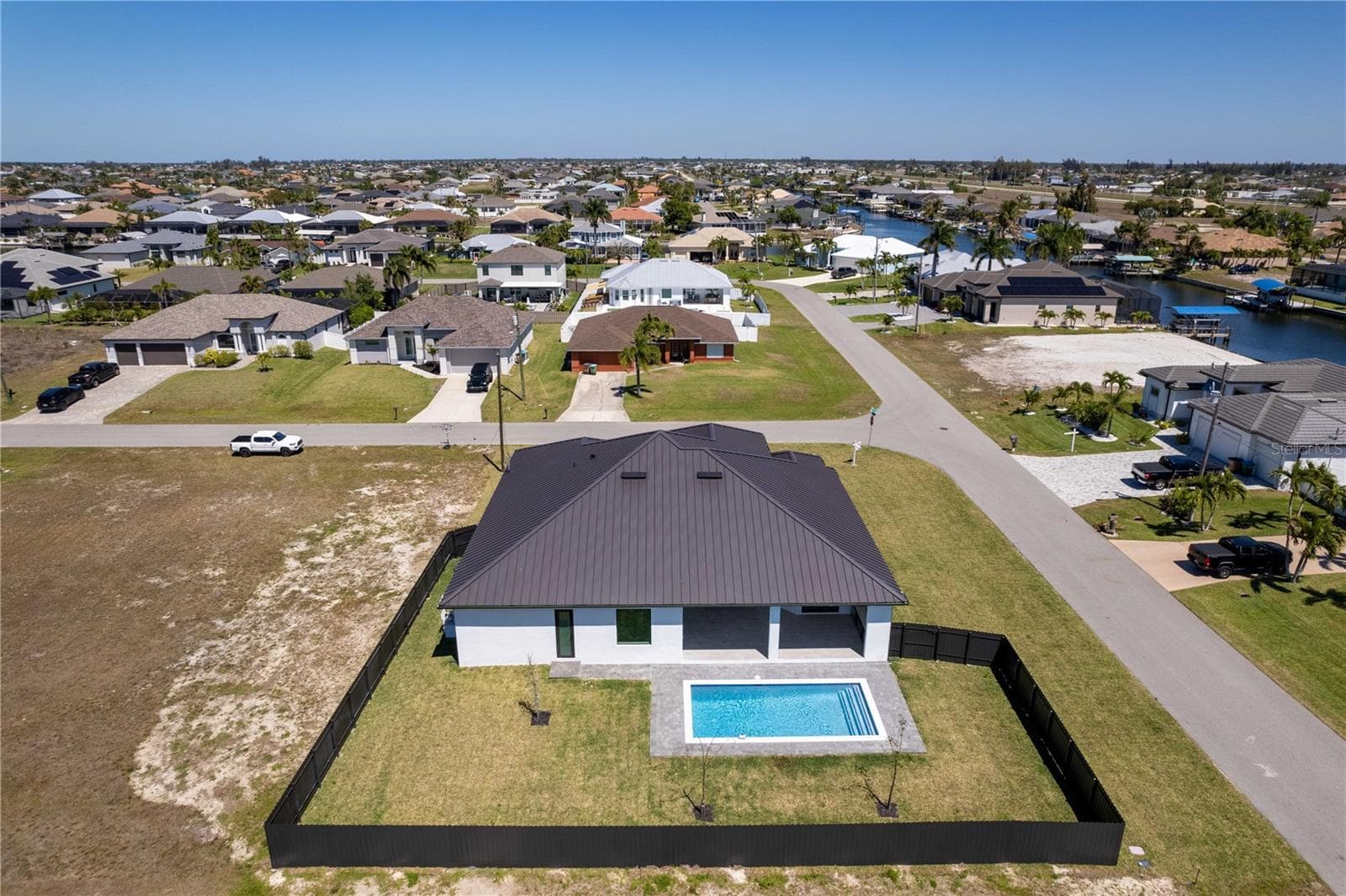 MOVE-IN READY! NO HOA! Offering immediate enjoyment and freedom with no restrictions or additional fees. - 3300 NW 1ST TER, CAPE CORAL