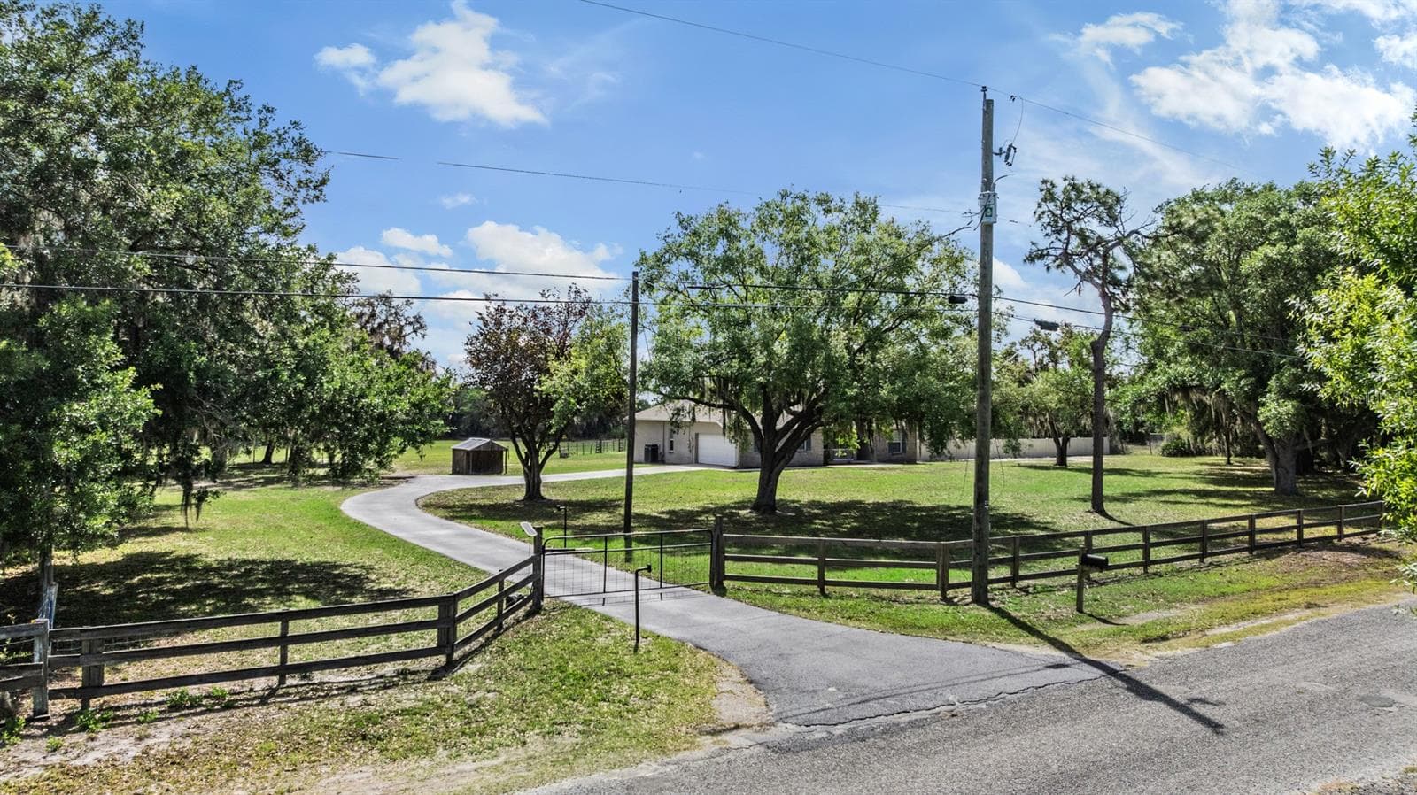Single Family Residence at 17216 ALDERMAN TURNER RD, WIMAUMA, photo 2 of 58