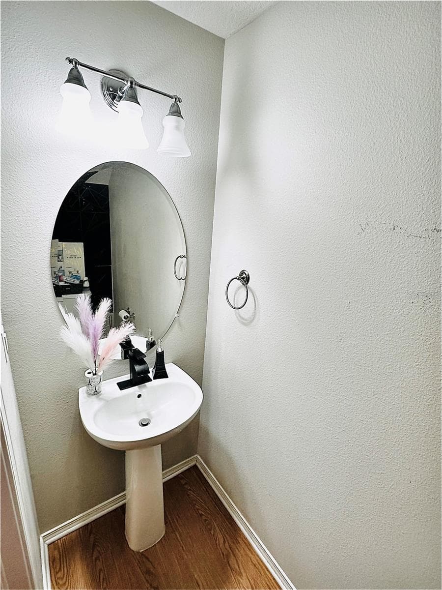 Half Bathroom (Main Floor) - 4411 BANYAN TREE PL, RIVERVIEW