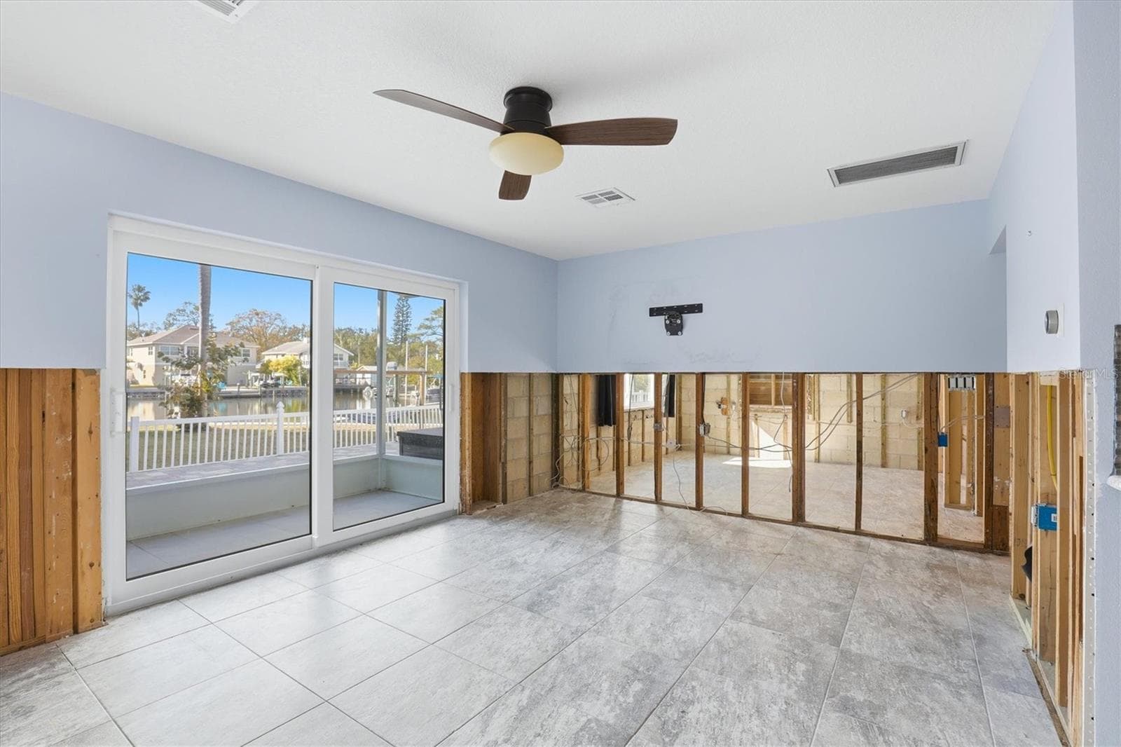 Single Family Residence at 302 GEORGIA AVE, CRYSTAL BEACH, photo 14 of 61