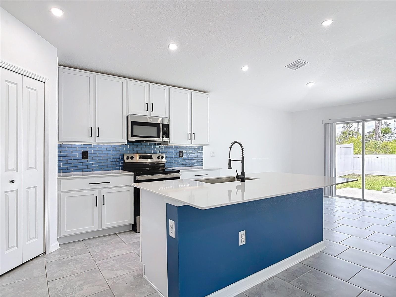 Single Family Residence at 1312 PEACH CREEK DR, OSTEEN, photo 8 of 62
