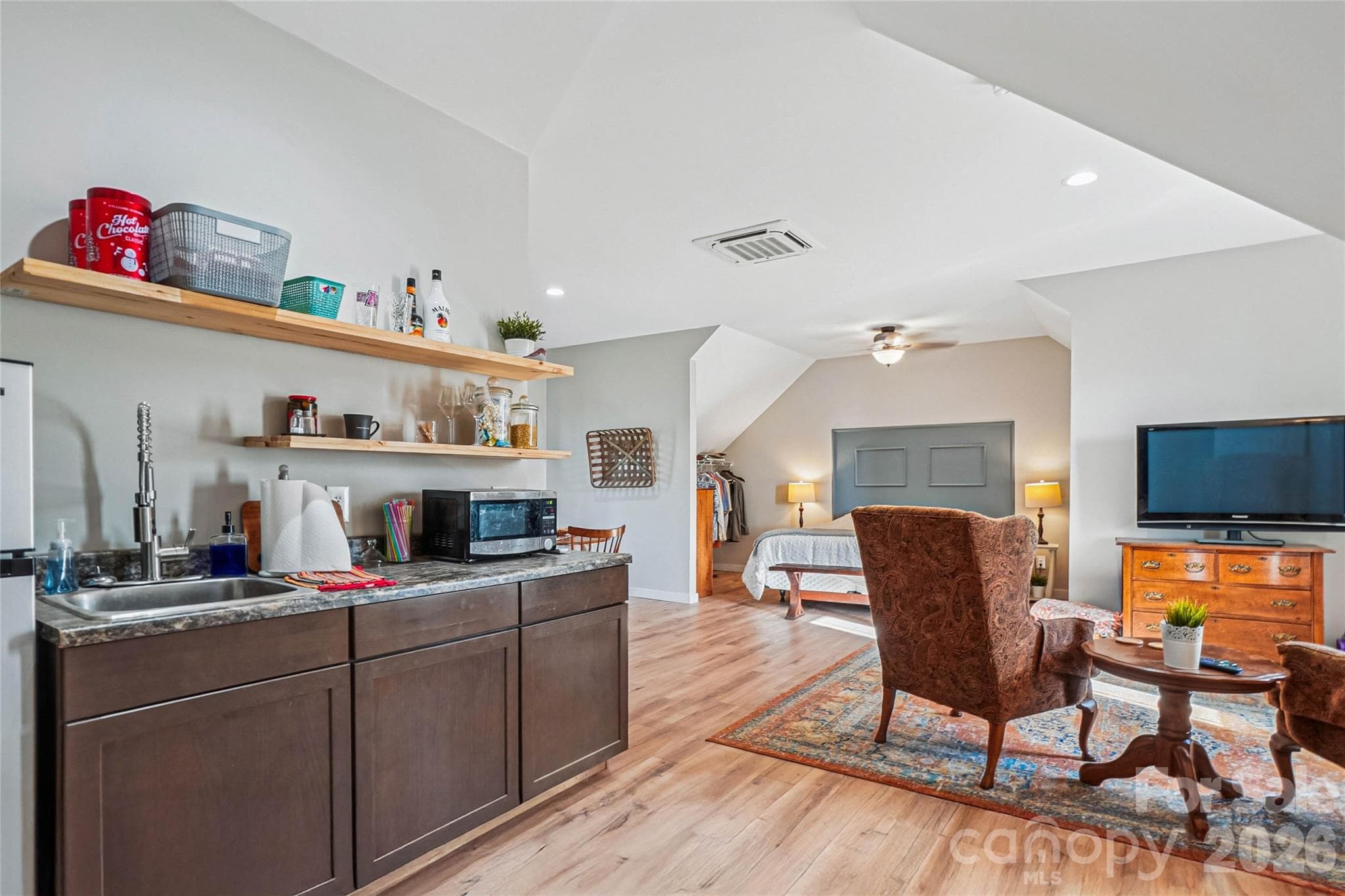 Living space in frog - 1904 Canal Road, Catawba