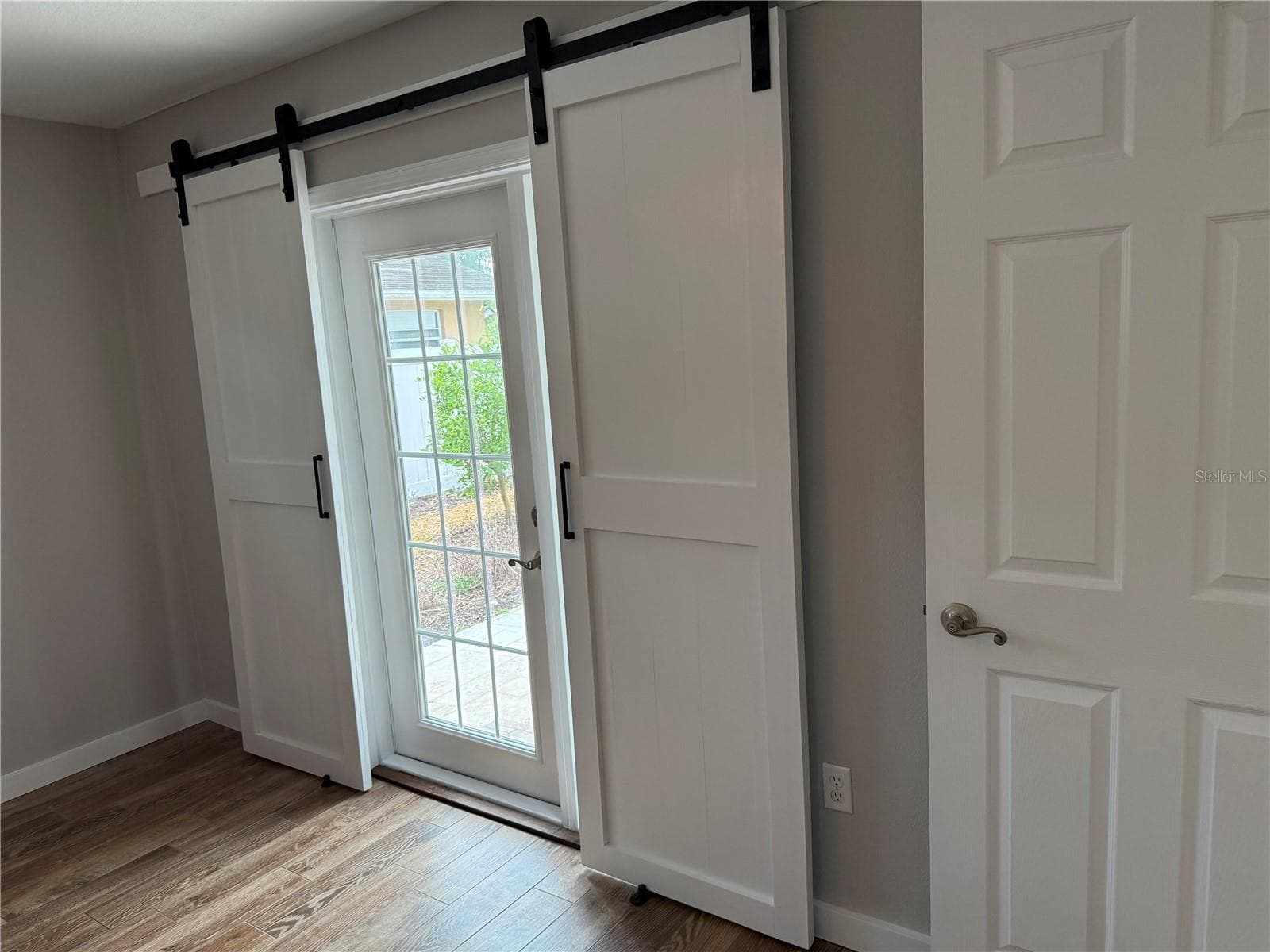 Separate Entrance / Barn Doors - 98 DADE AVE, SARASOTA