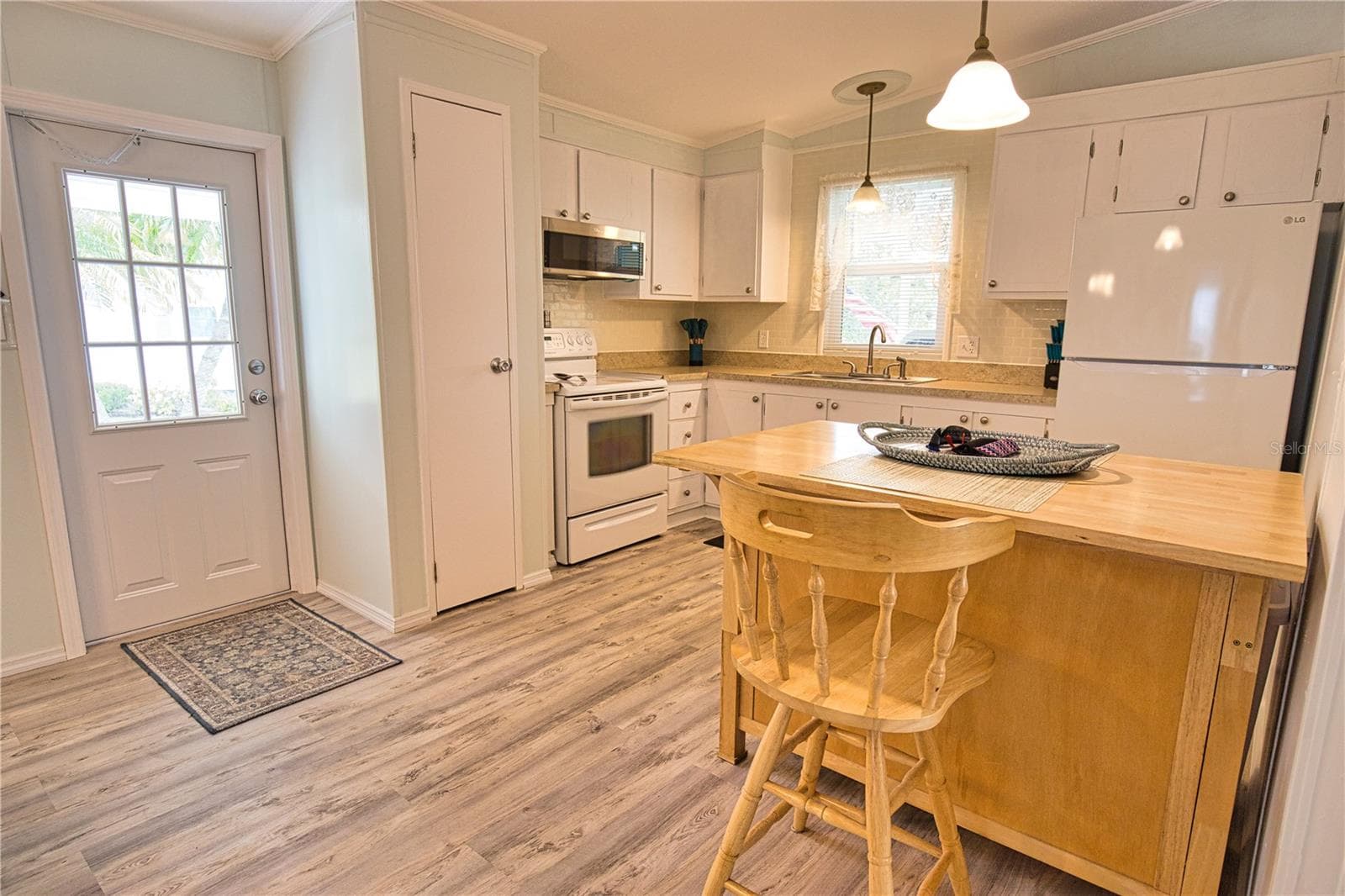 Manufactured Home at 618 IGLESIA DR, NORTH PORT, photo 4 of 80