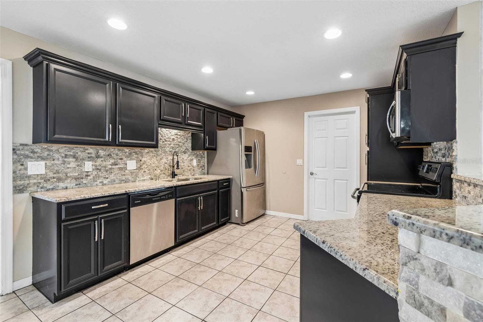 Single Family Residence at 4018 PRADO DR, SARASOTA, photo 13 of 63