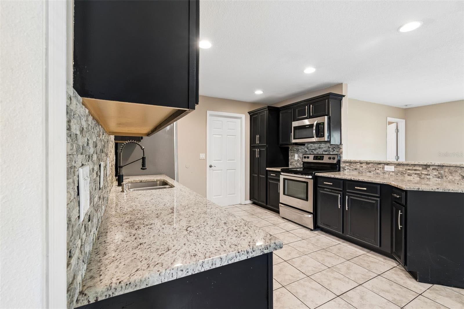 Single Family Residence at 4018 PRADO DR, SARASOTA, photo 14 of 63
