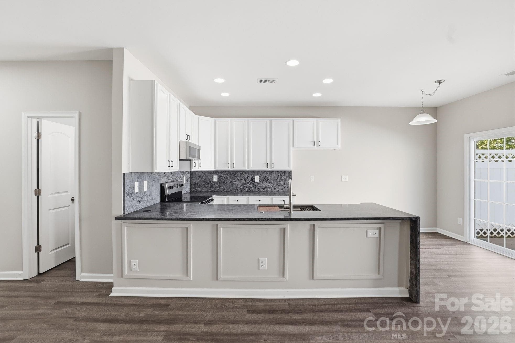 Gorgeous kitchen with recent granite counter tops installed - Clover