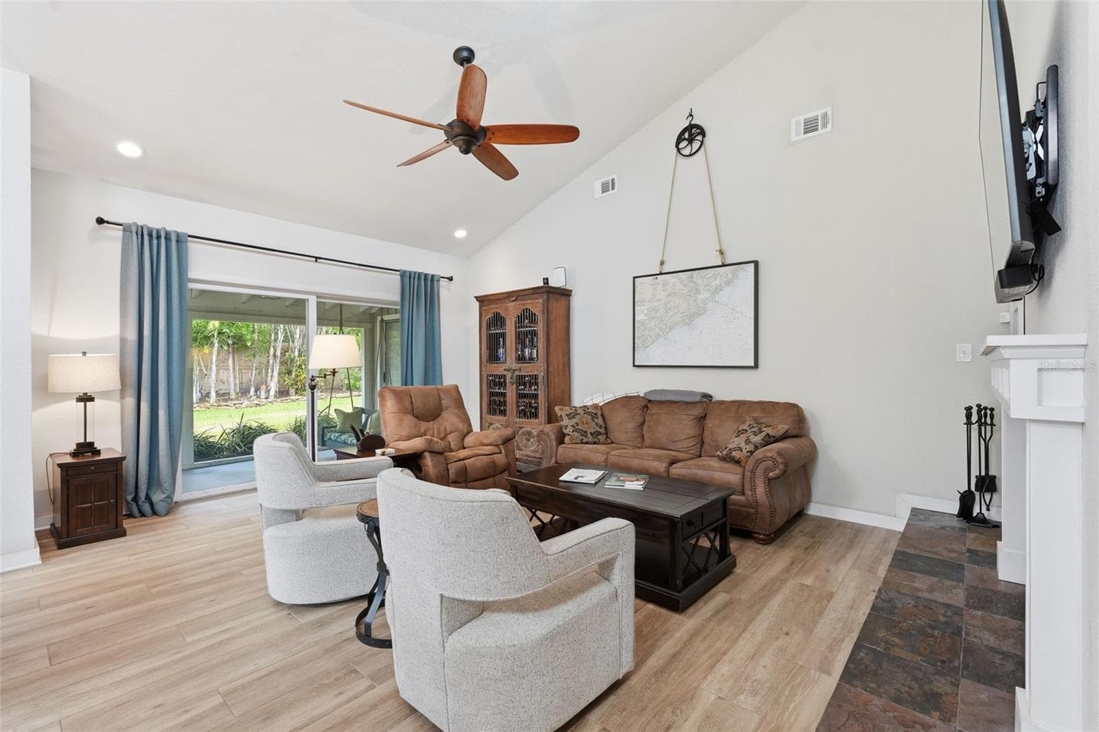 Family room with lots of natural light - 13917 76TH TER, SEMINOLE