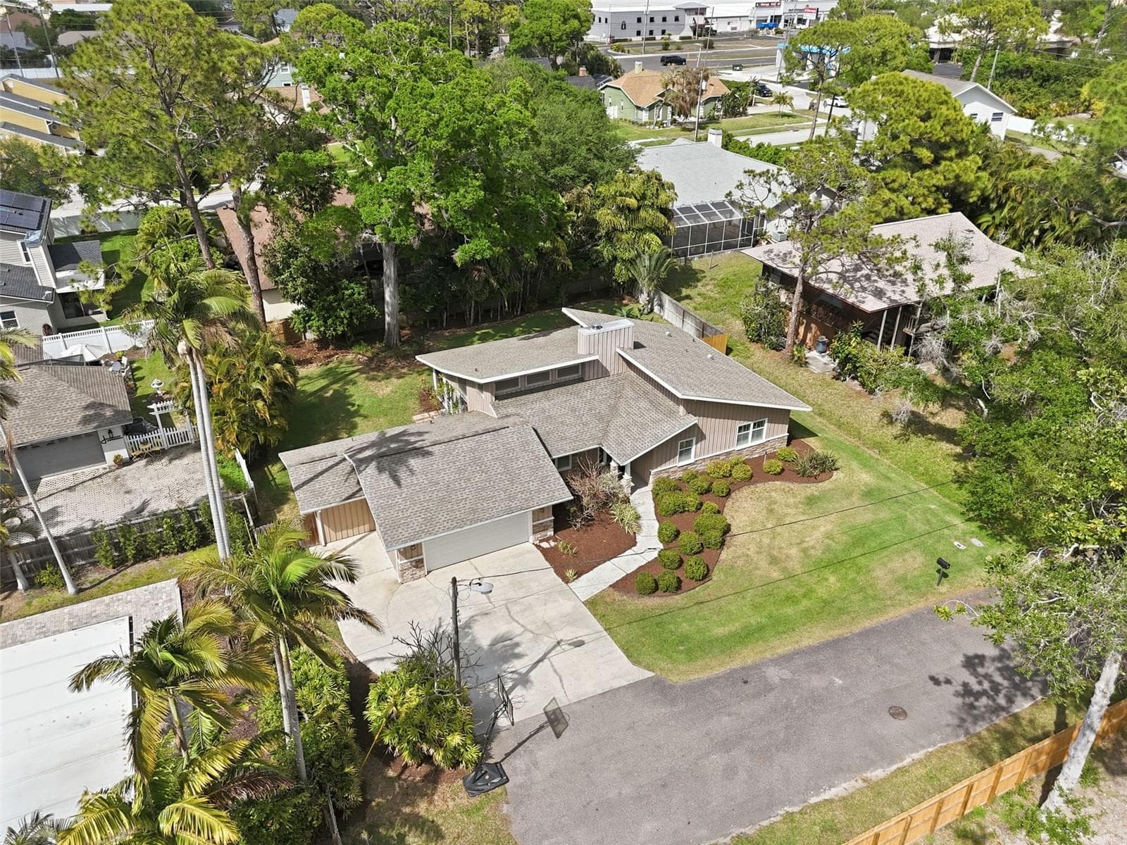 Dead end street, nice privacy - 13917 76TH TER, SEMINOLE