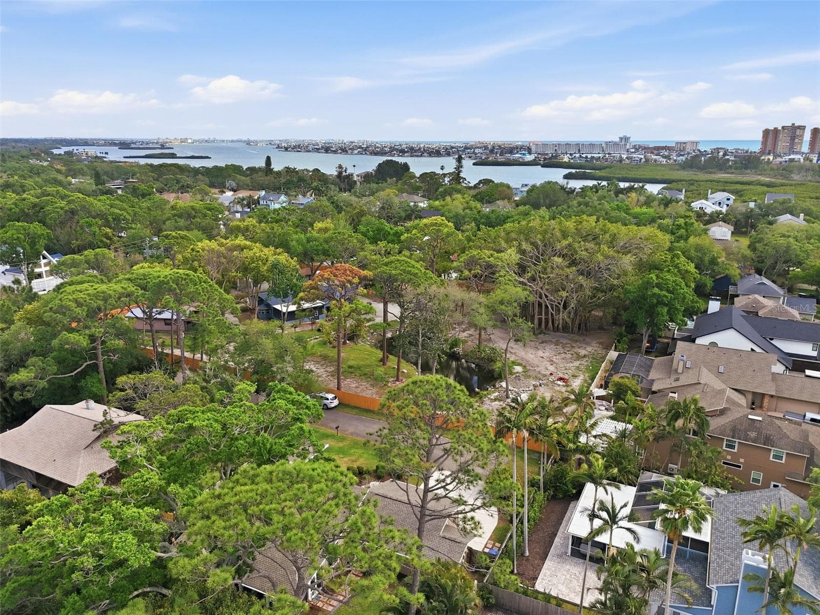 A short walk to the beach - 13917 76TH TER, SEMINOLE