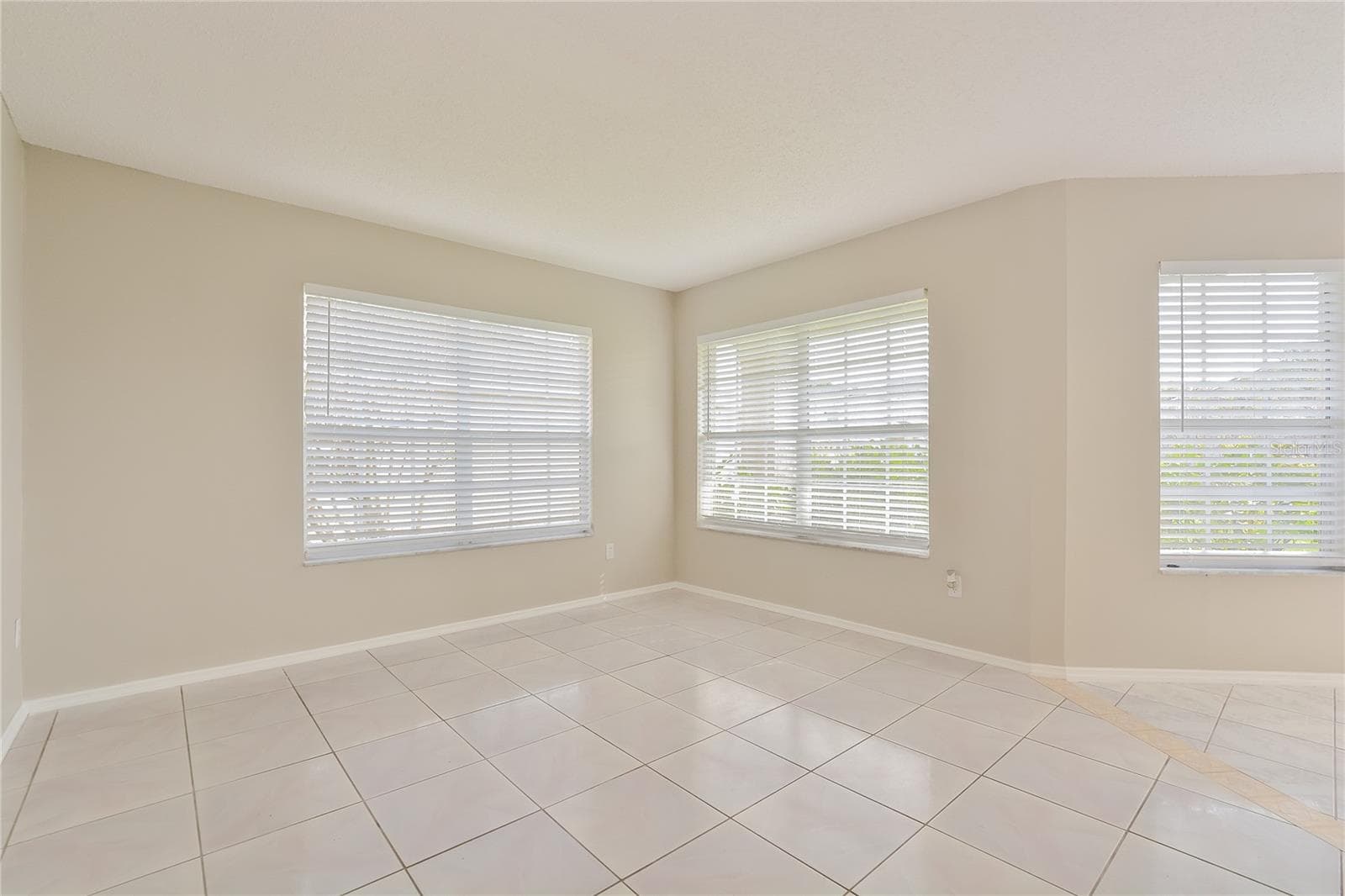 Single Family Residence at 1515 WOOD VIOLET DR, ORLANDO, photo 4 of 15