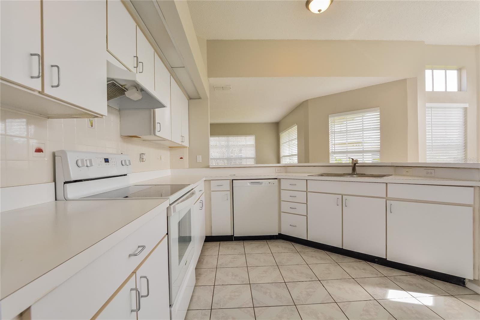 Single Family Residence at 1515 WOOD VIOLET DR, ORLANDO, photo 8 of 15
