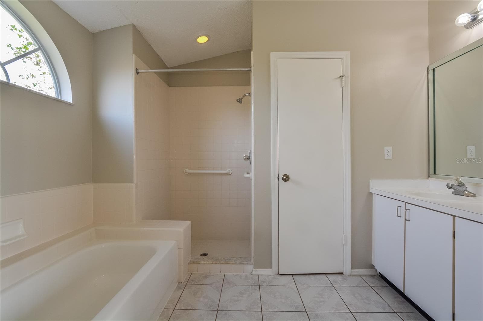 Single Family Residence at 1515 WOOD VIOLET DR, ORLANDO, photo 13 of 15