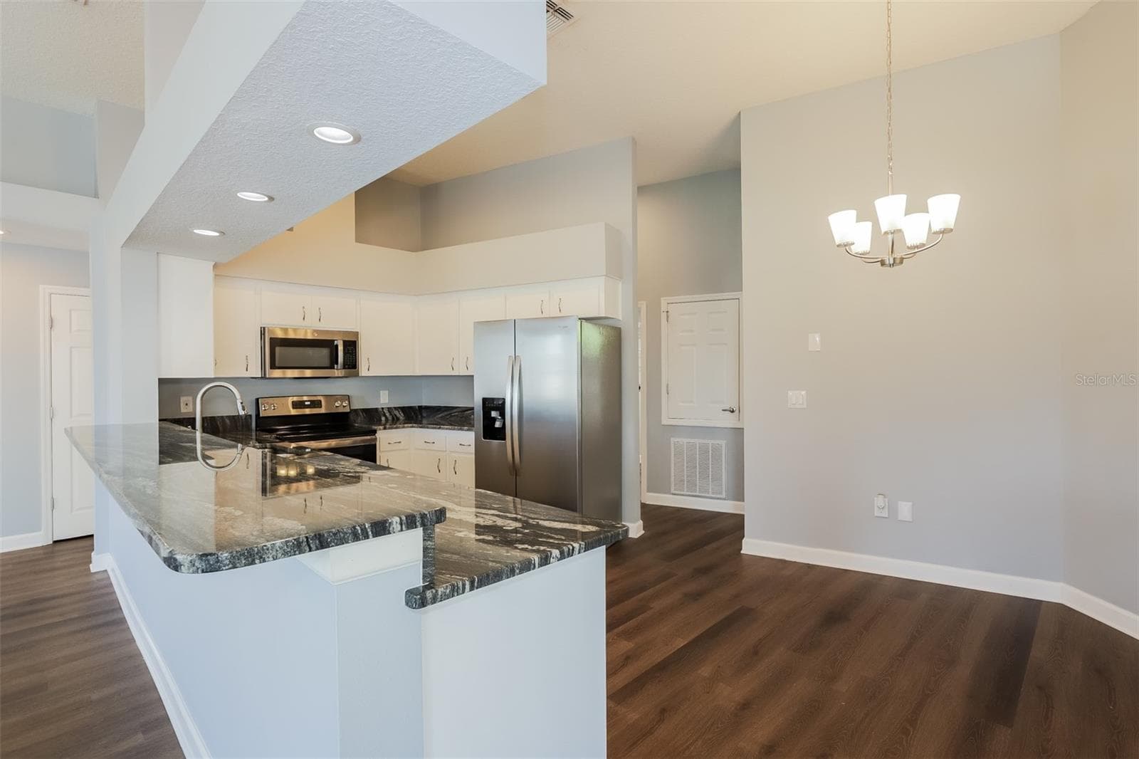Single Family Residence at 5238 MONTSERRAT CT, LAKELAND, photo 6 of 15