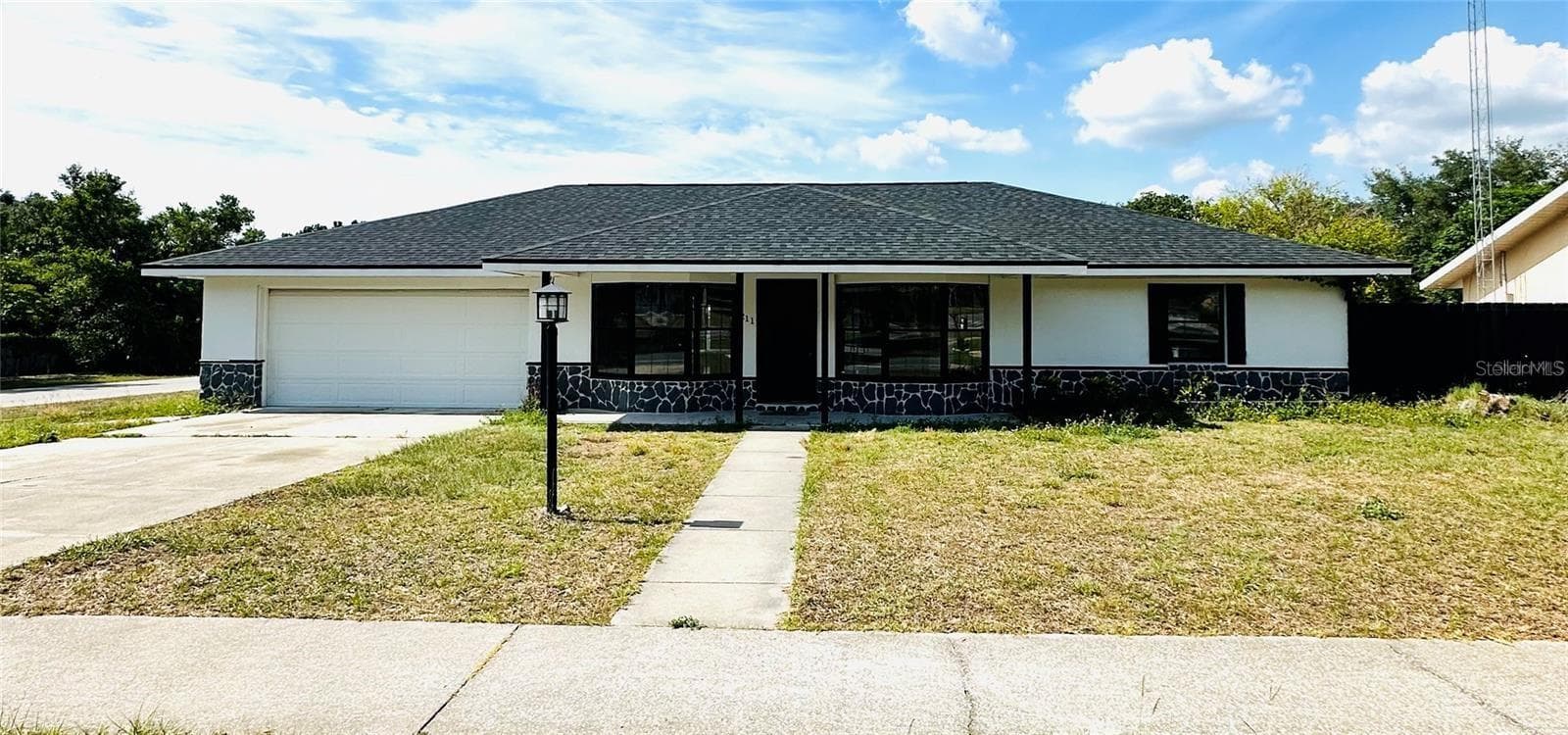 211 MARION OAKS LN