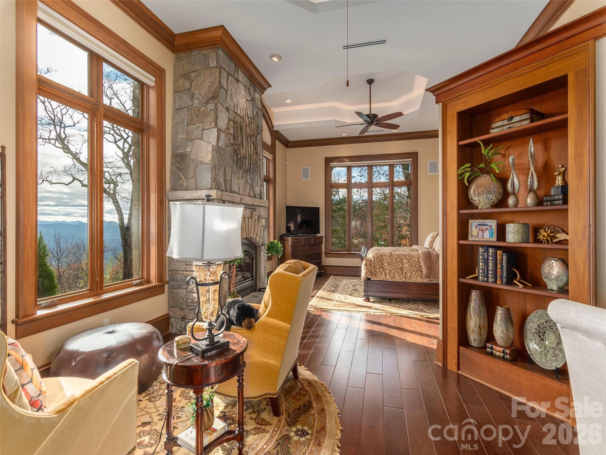 Primary offers built ins and reading area - 633 Altamont View, Asheville