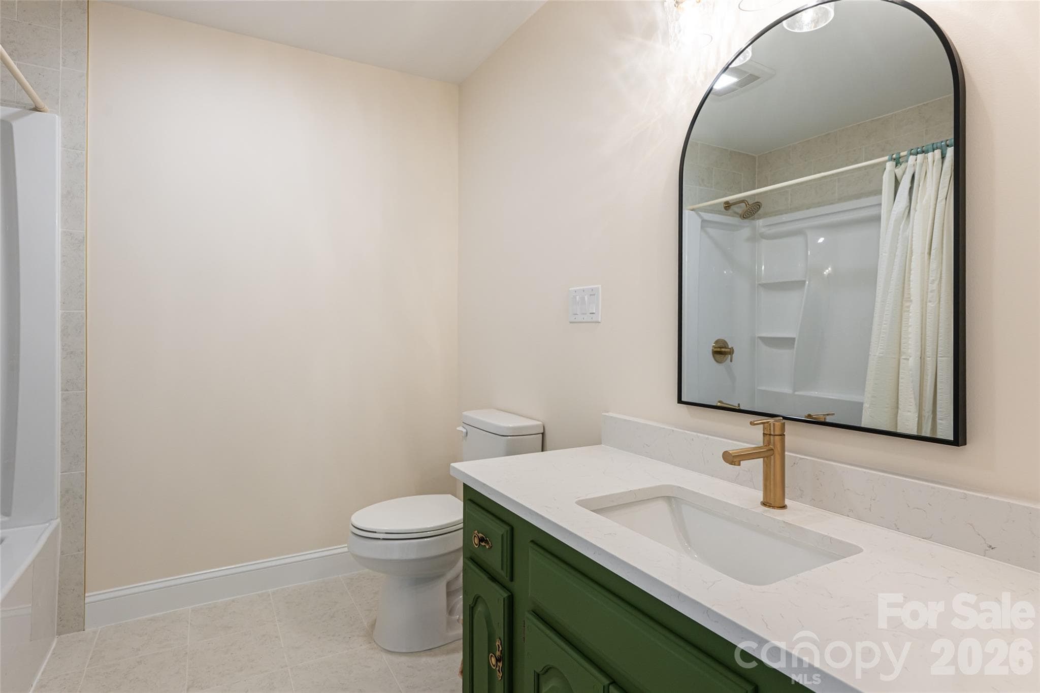 Guest bathroom - Hendersonville
