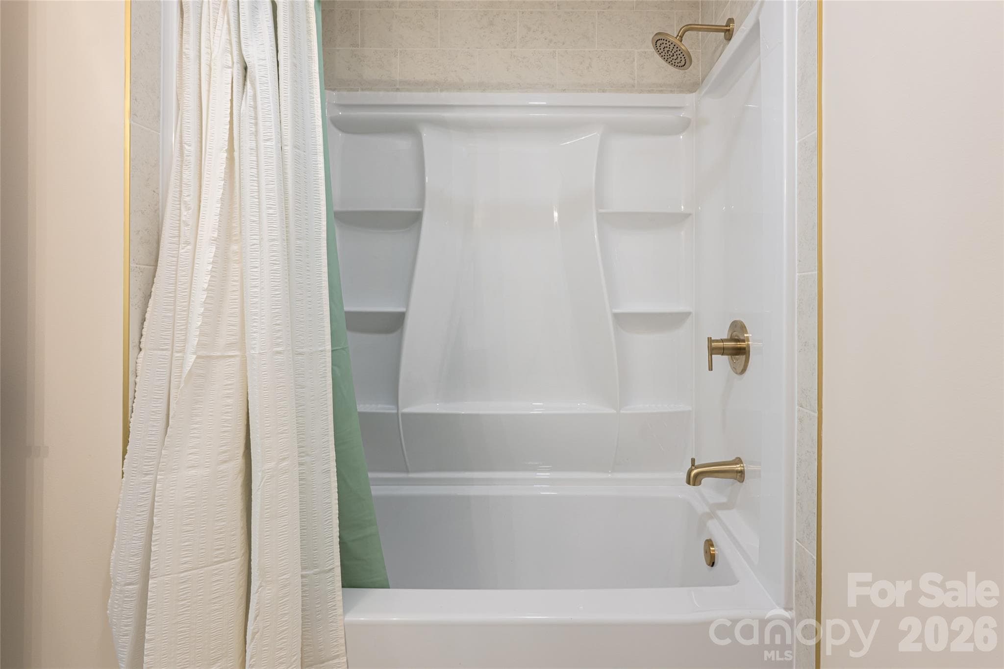 Guest bathroom - Hendersonville
