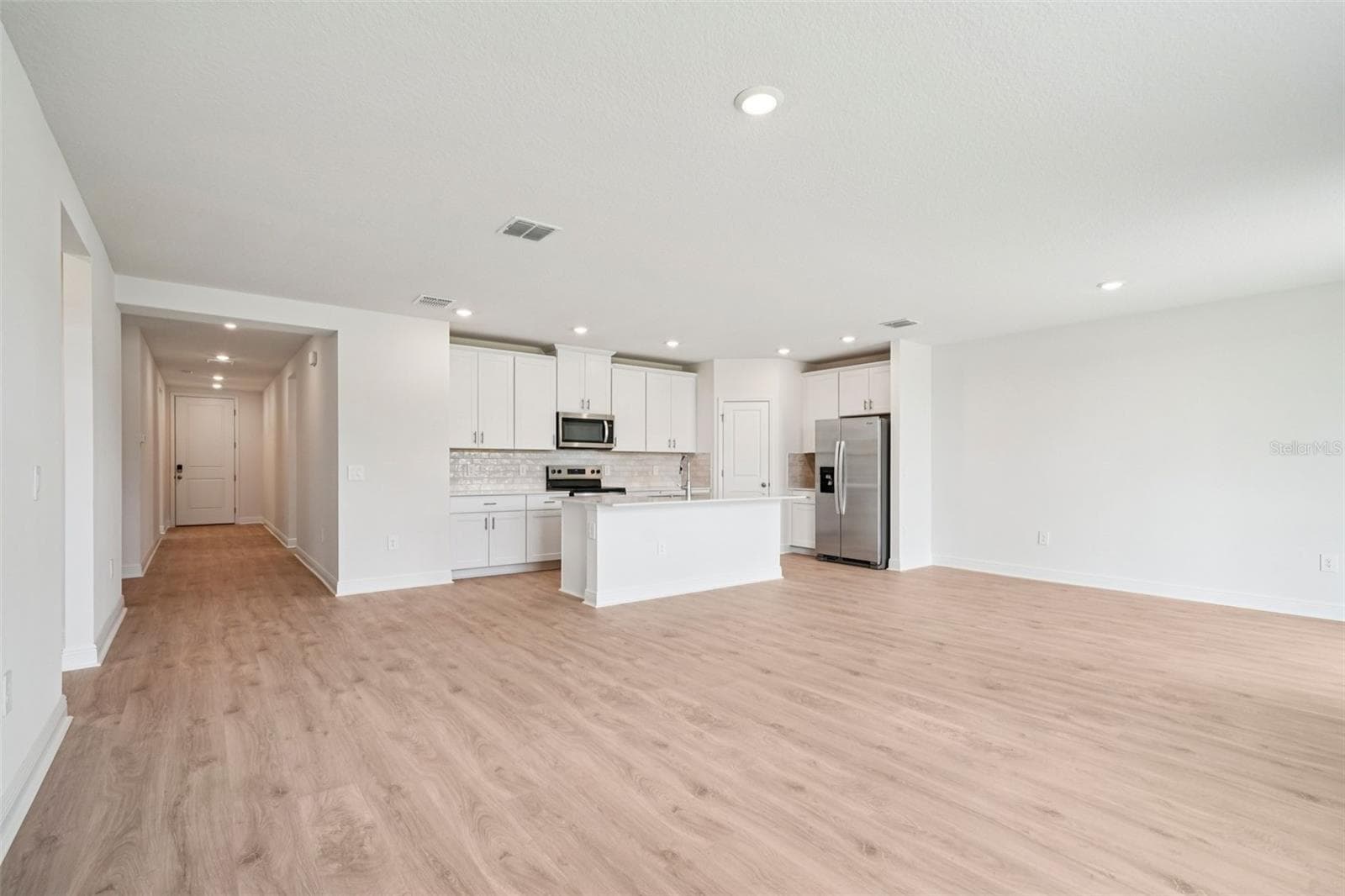 Single Family Residence at 811 SUNSHOWER DR, LADY LAKE, photo 8 of 33