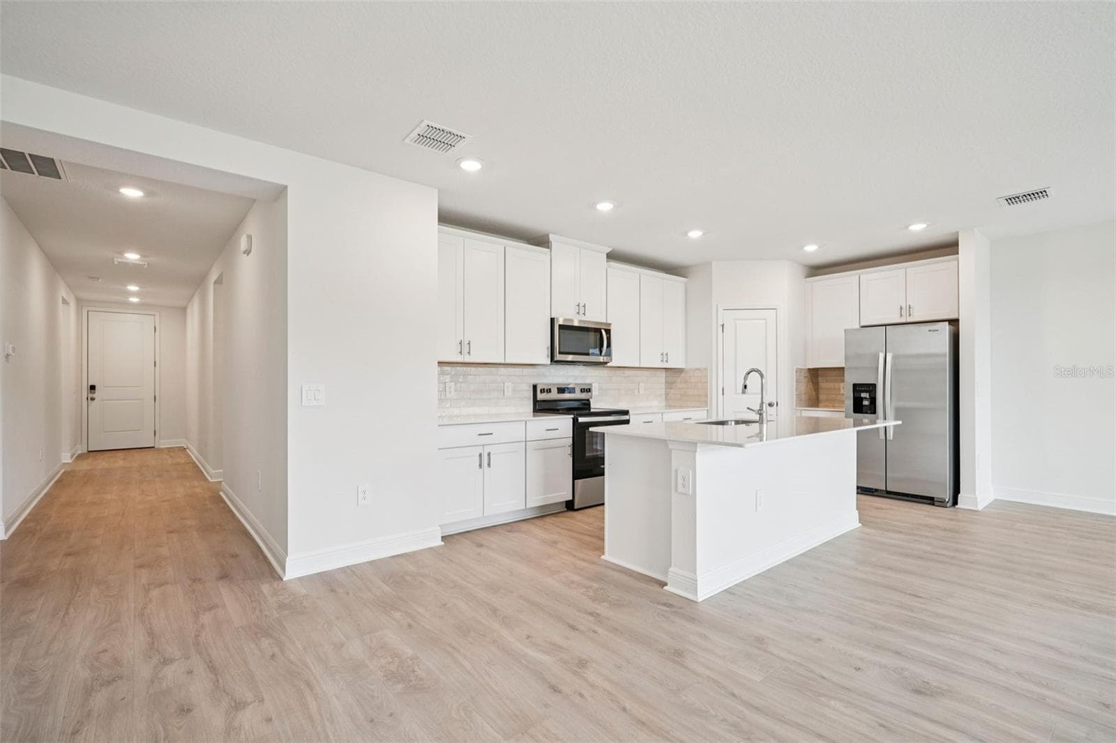 Single Family Residence at 811 SUNSHOWER DR, LADY LAKE, photo 10 of 33