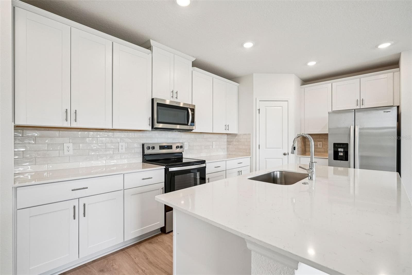 Single Family Residence at 811 SUNSHOWER DR, LADY LAKE, photo 11 of 33