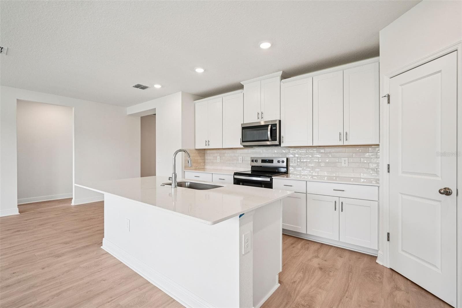 Single Family Residence at 811 SUNSHOWER DR, LADY LAKE, photo 12 of 33