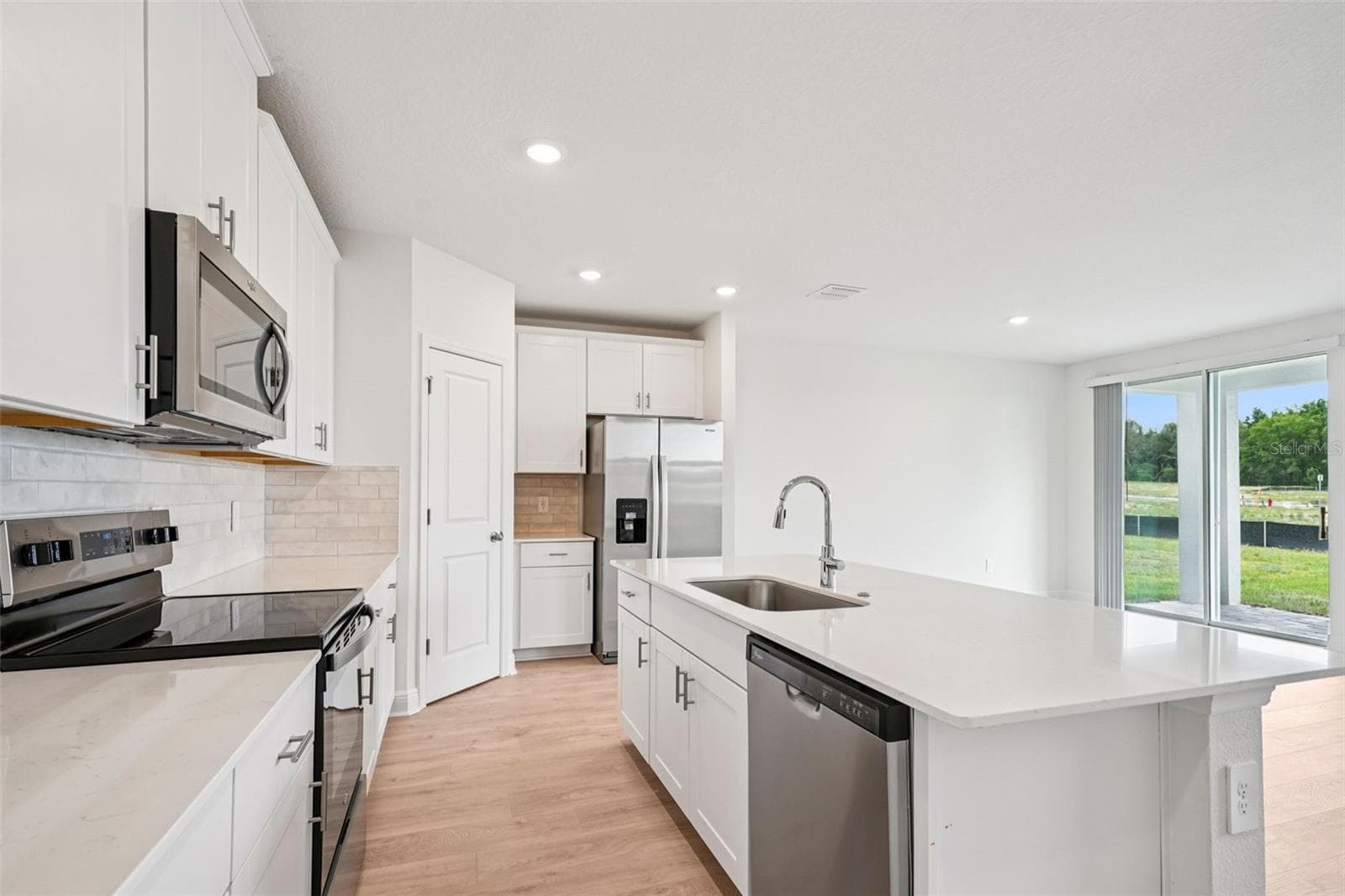 Single Family Residence at 811 SUNSHOWER DR, LADY LAKE, photo 13 of 33
