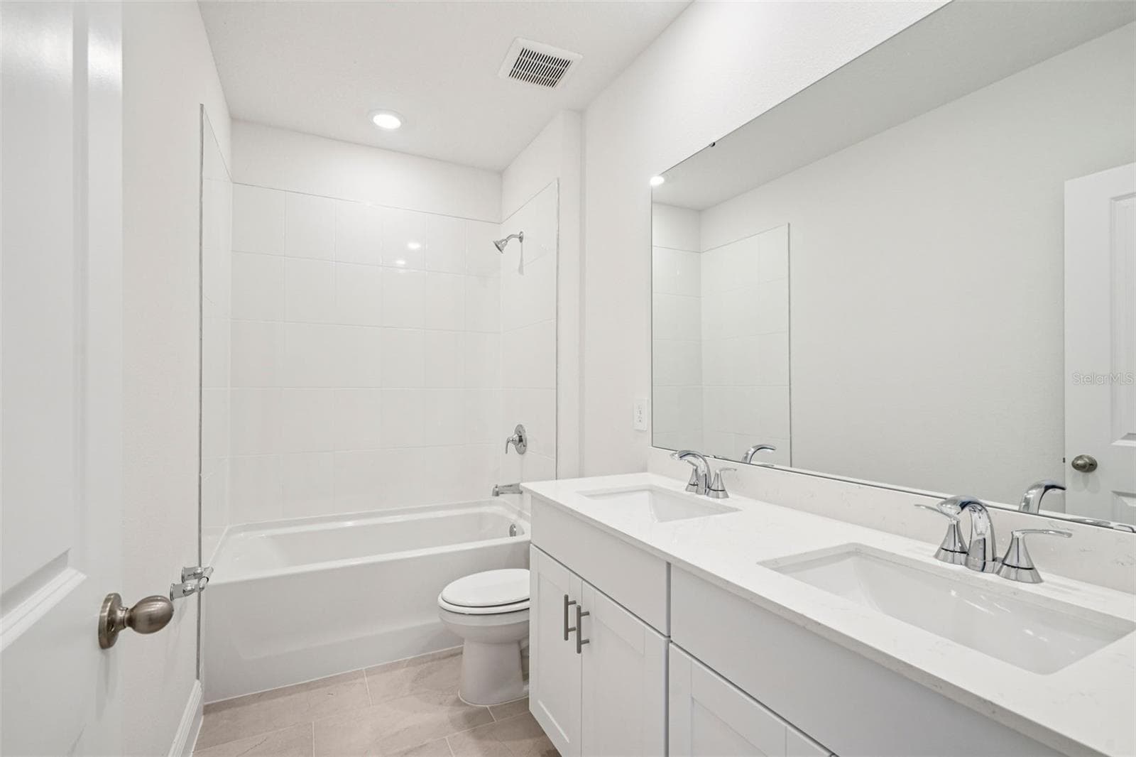 Single Family Residence at 811 SUNSHOWER DR, LADY LAKE, photo 17 of 33