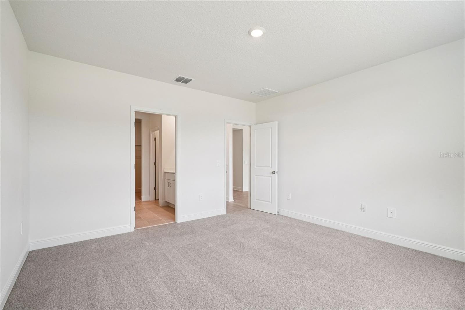 Single Family Residence at 811 SUNSHOWER DR, LADY LAKE, photo 24 of 33