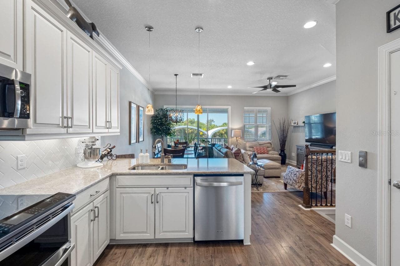 Townhouse at 6057 MOORINGS DR S, ST PETERSBURG, photo 11 of 60