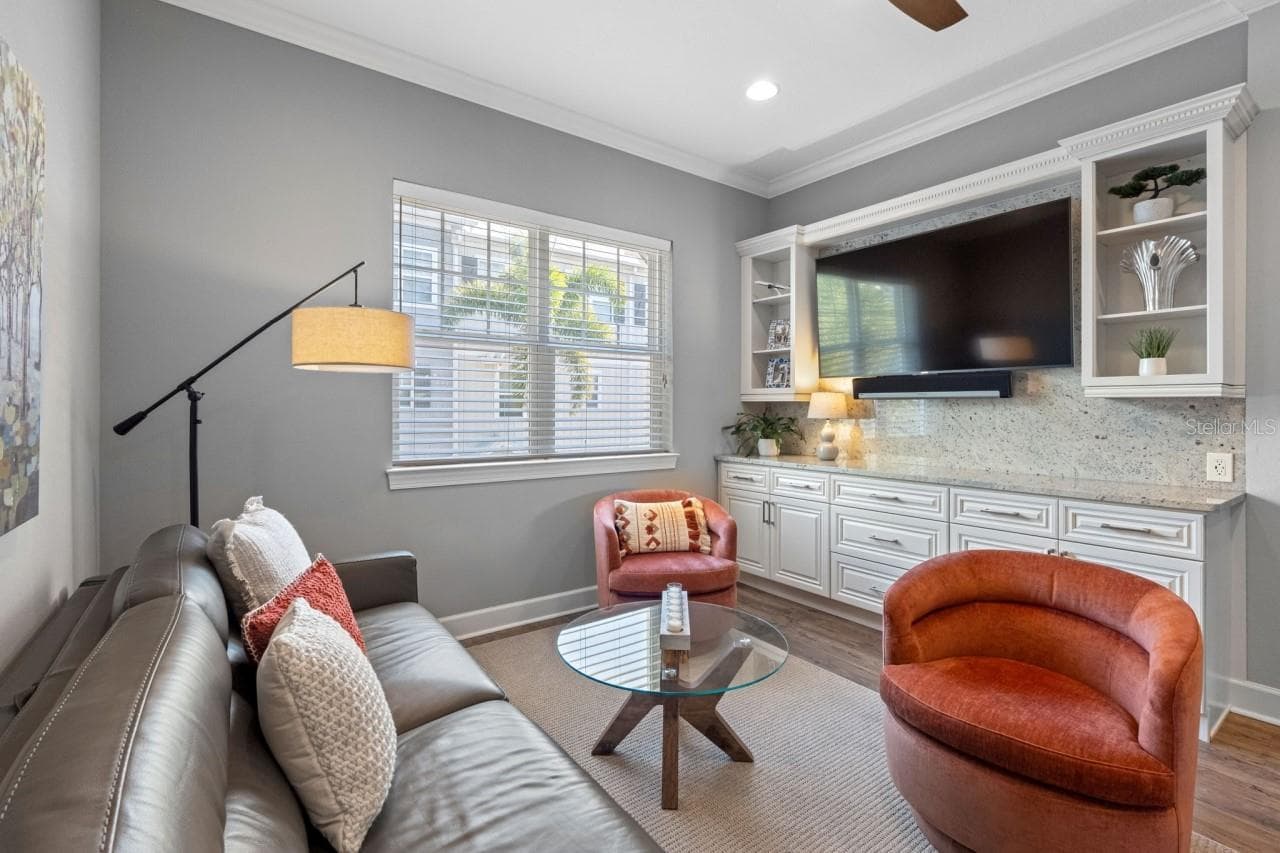 Bonus Room with Custom Built-In - 6057 MOORINGS DR S, ST PETERSBURG